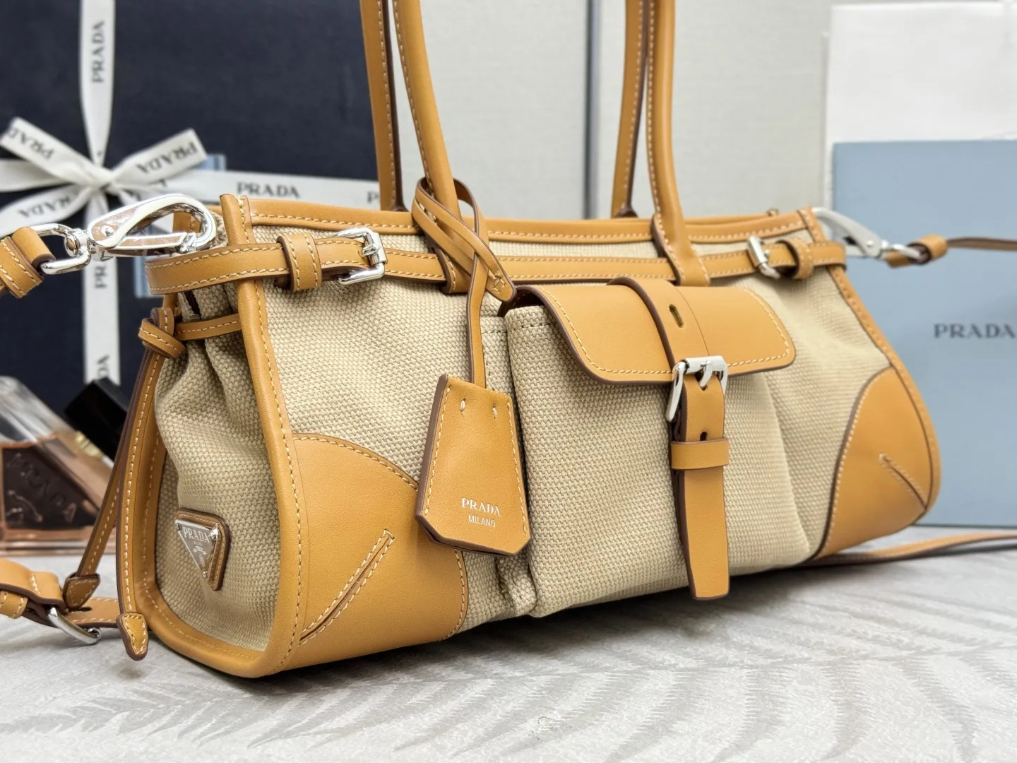 Bonnie Canvas and Leather Shoulder Bag D104011301 — view 4