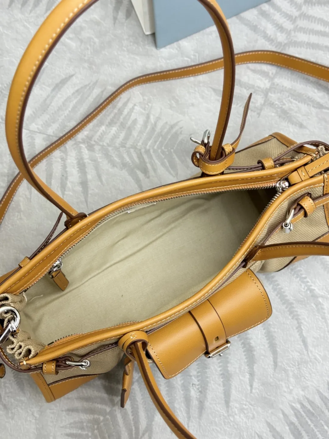 Bonnie Canvas and Leather Shoulder Bag D104011301 — view 8