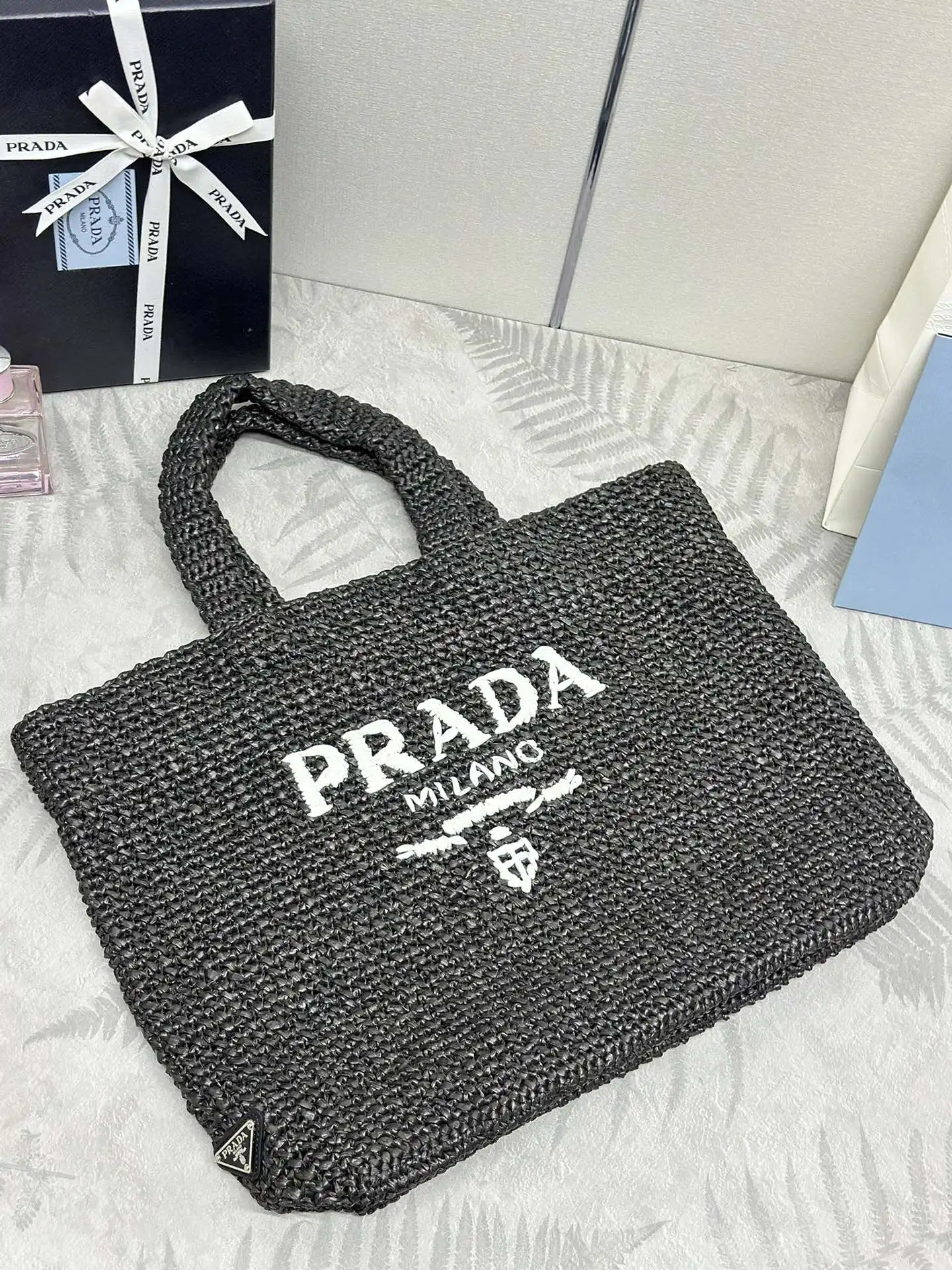 Prada Raffia Large Tote Bag D106011317 — view 4