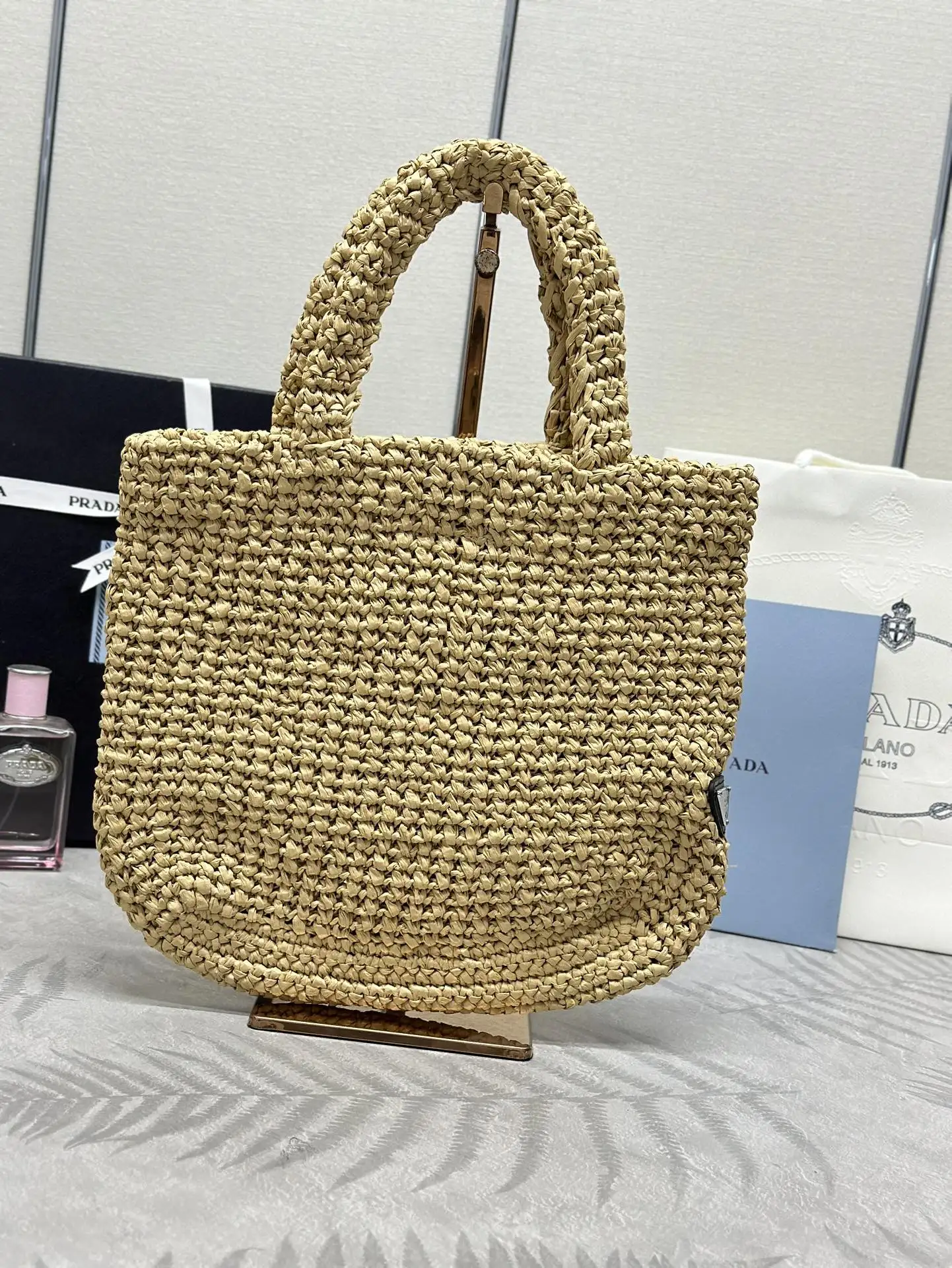 Small Raffia Tote Bag D79011318 — view 2