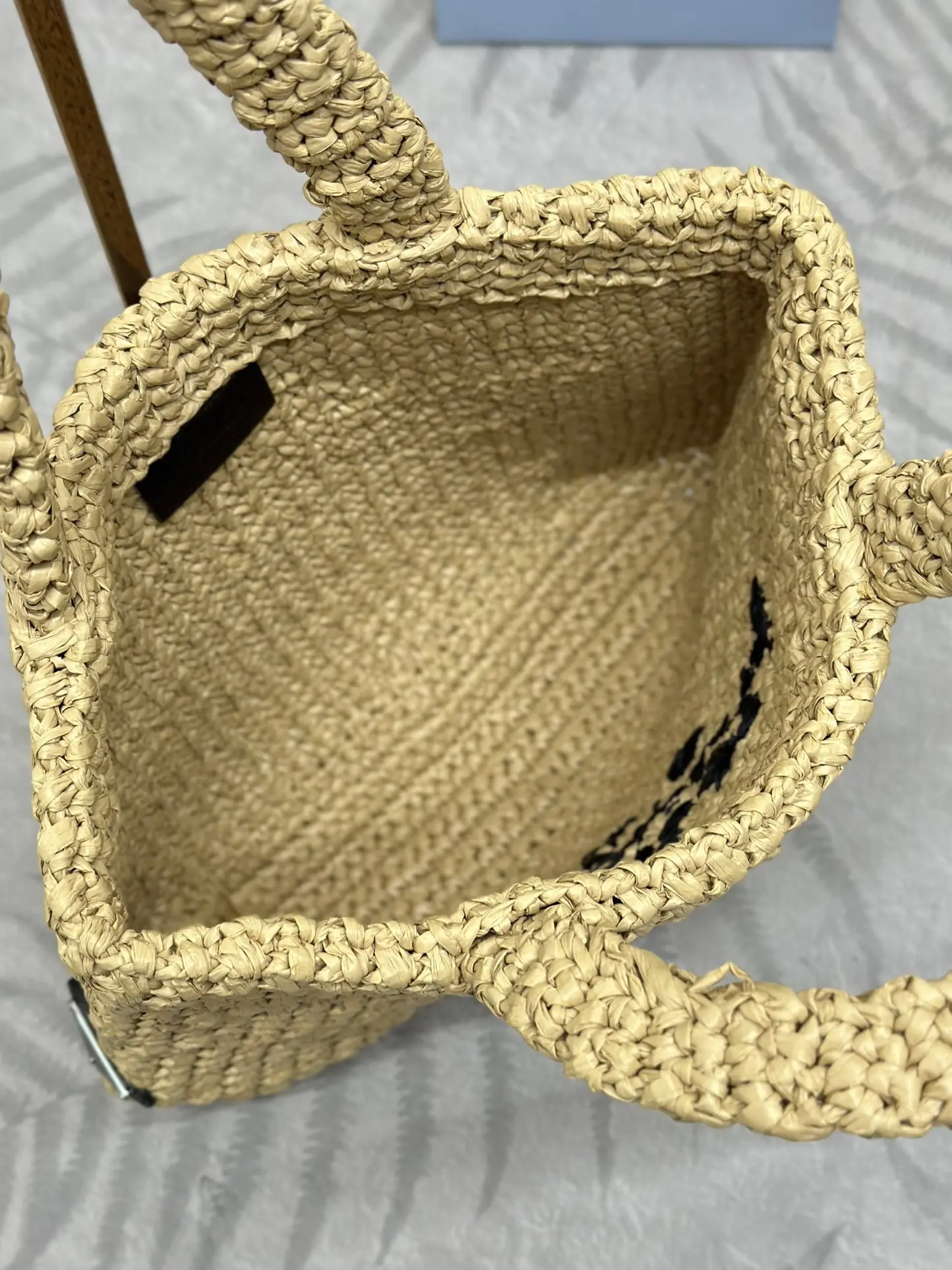 Small Raffia Tote Bag D79011318 — view 7
