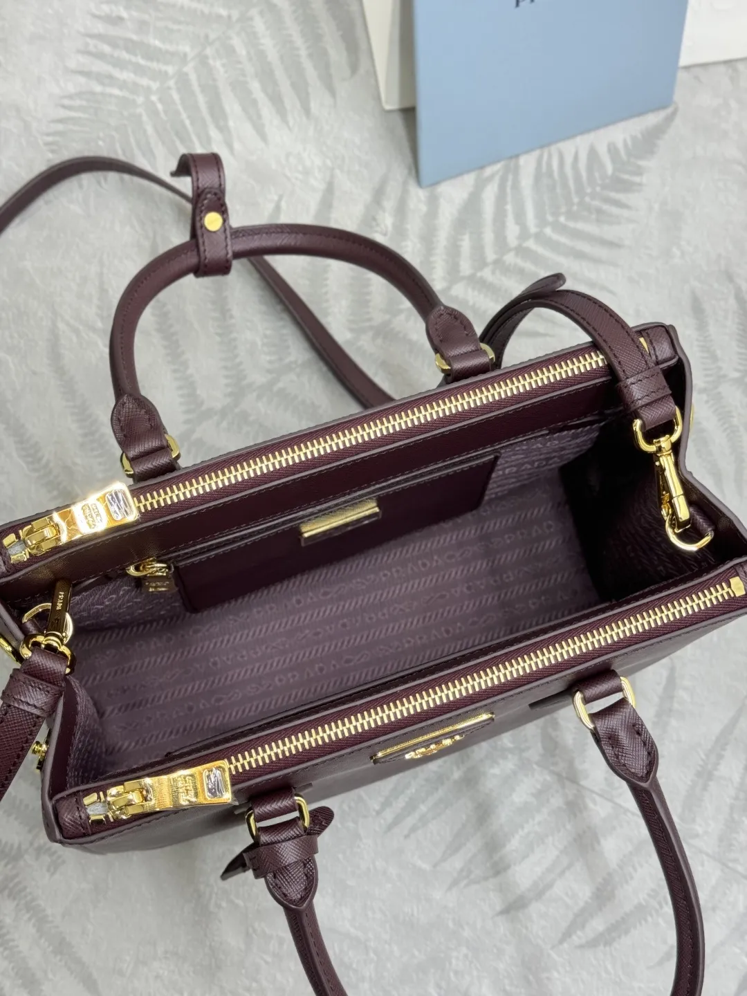 Saffiano Leather Galleria Medium Bag D99011319 — view 8