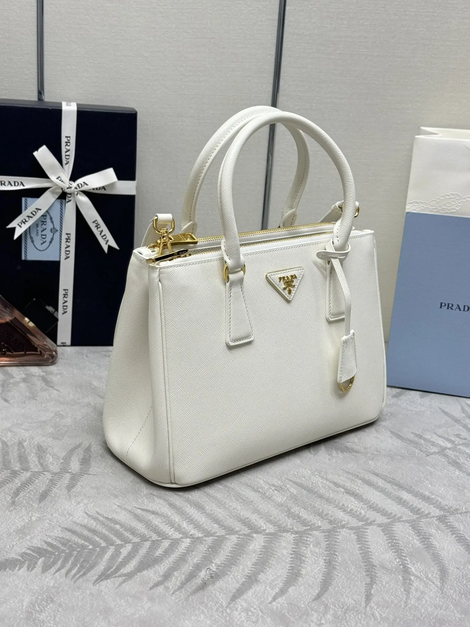 Saffiano Leather Double Handle Shoulder Bag D99011321 — view 3