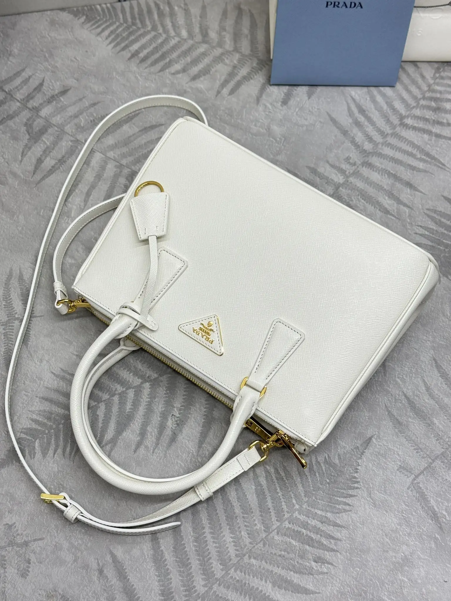Saffiano Leather Double Handle Shoulder Bag D99011321 — view 4