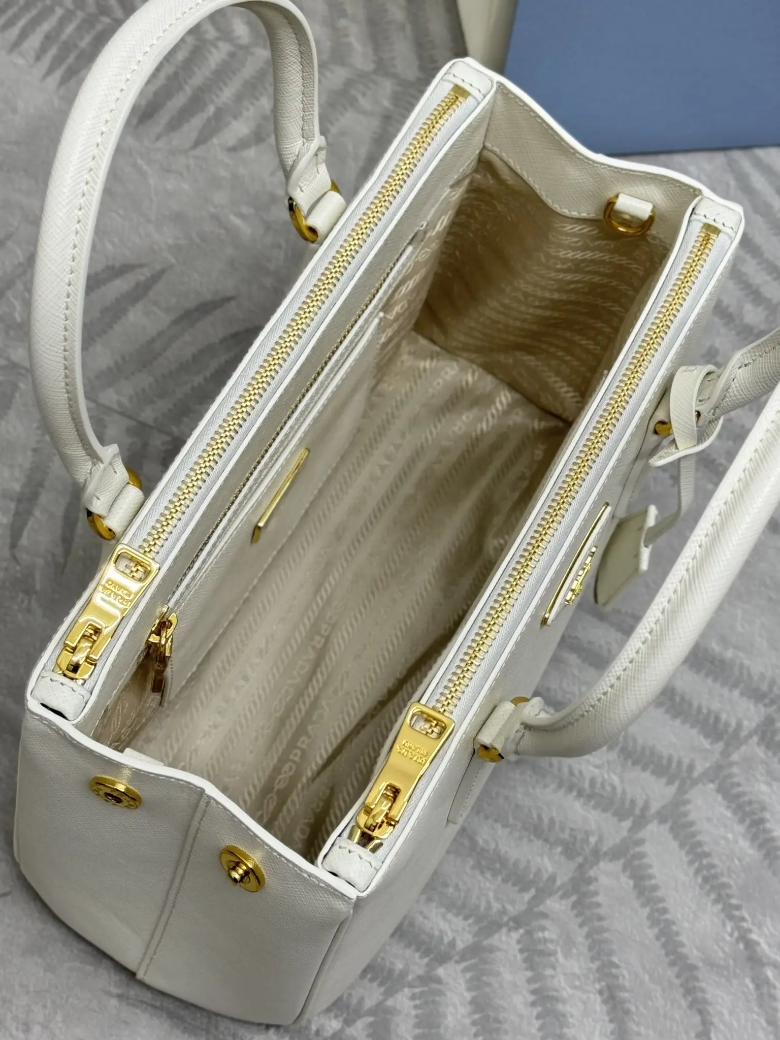 Saffiano Leather Double Handle Shoulder Bag D99011321 — view 8