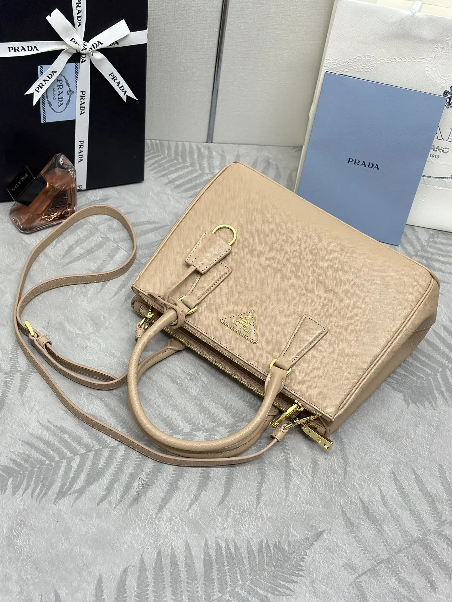 Saffiano Leather Double Handle Shoulder Bag D99011322 — view 4