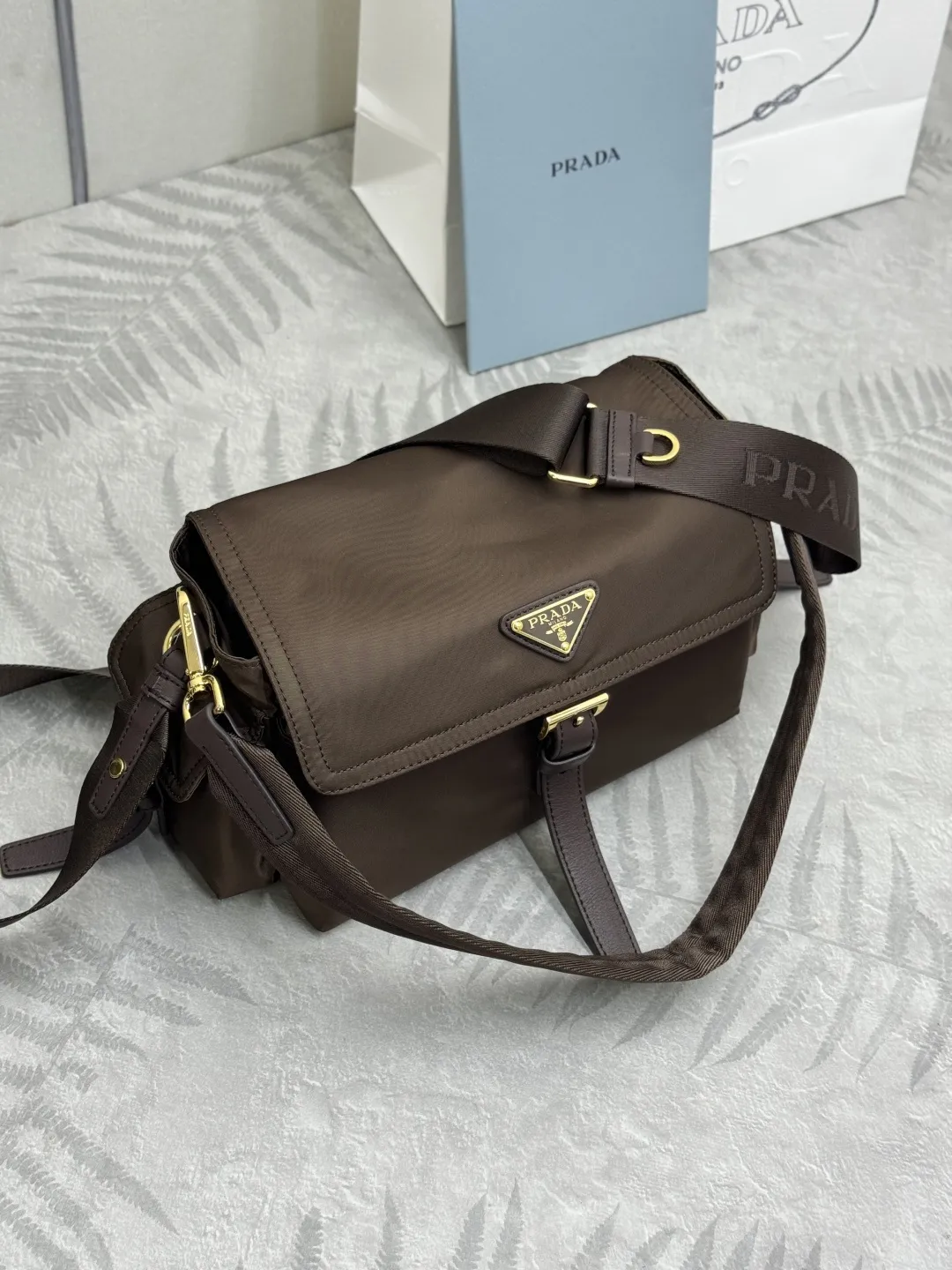 Re-Nylon Medium Messenger Bag D78011330 — view 3