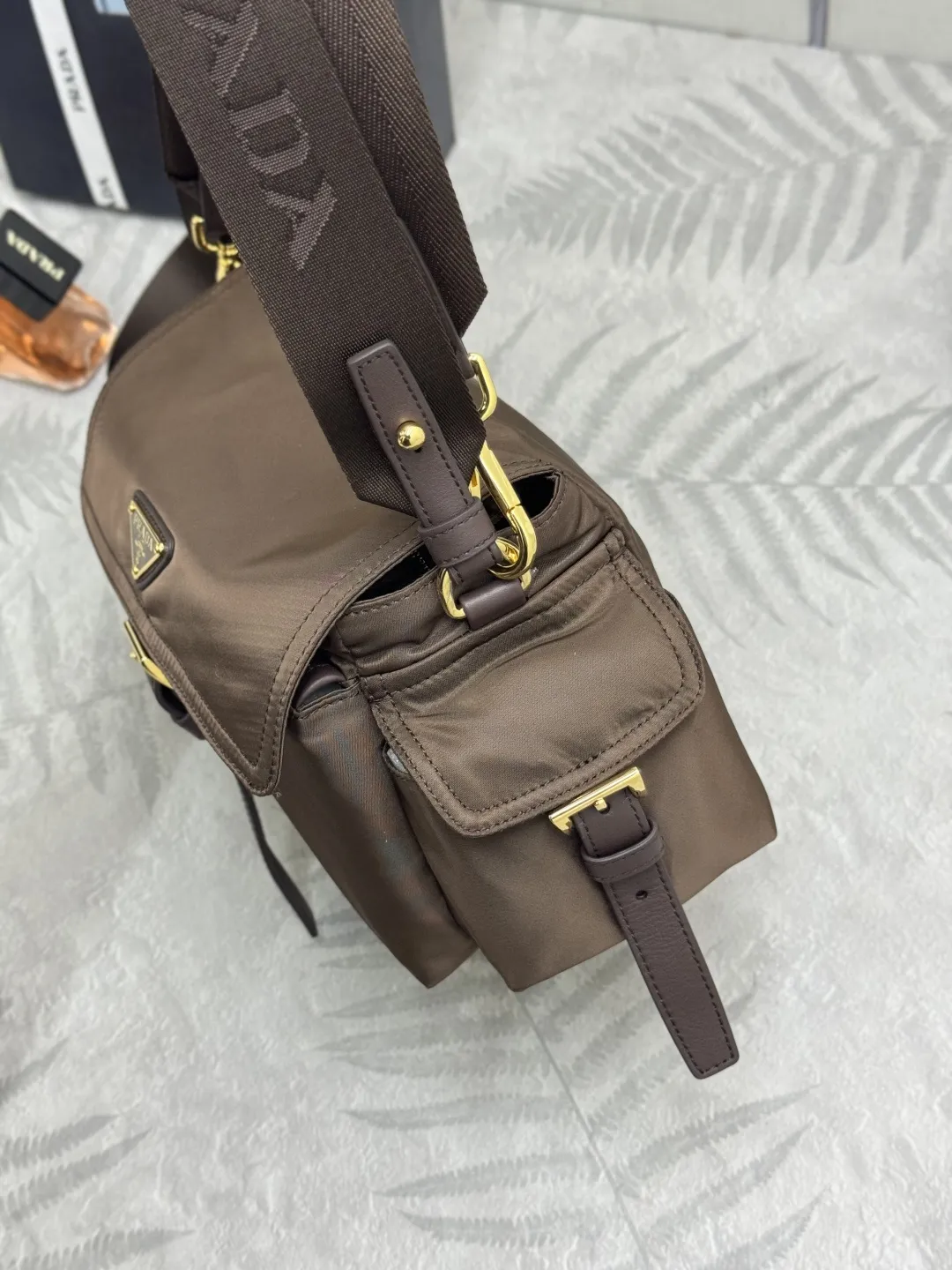Re-Nylon Medium Messenger Bag D78011330 — view 4