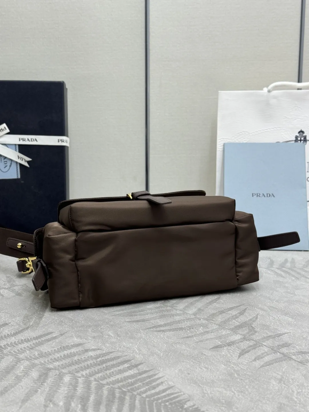 Re-Nylon Medium Messenger Bag D78011330 — view 5