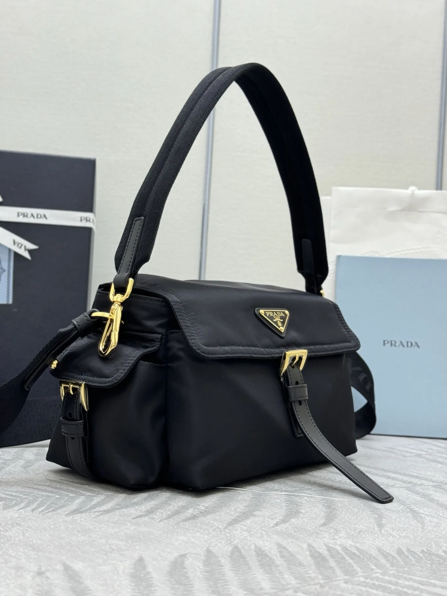 Re-Nylon Medium Messenger Bag D78011331 — view 3