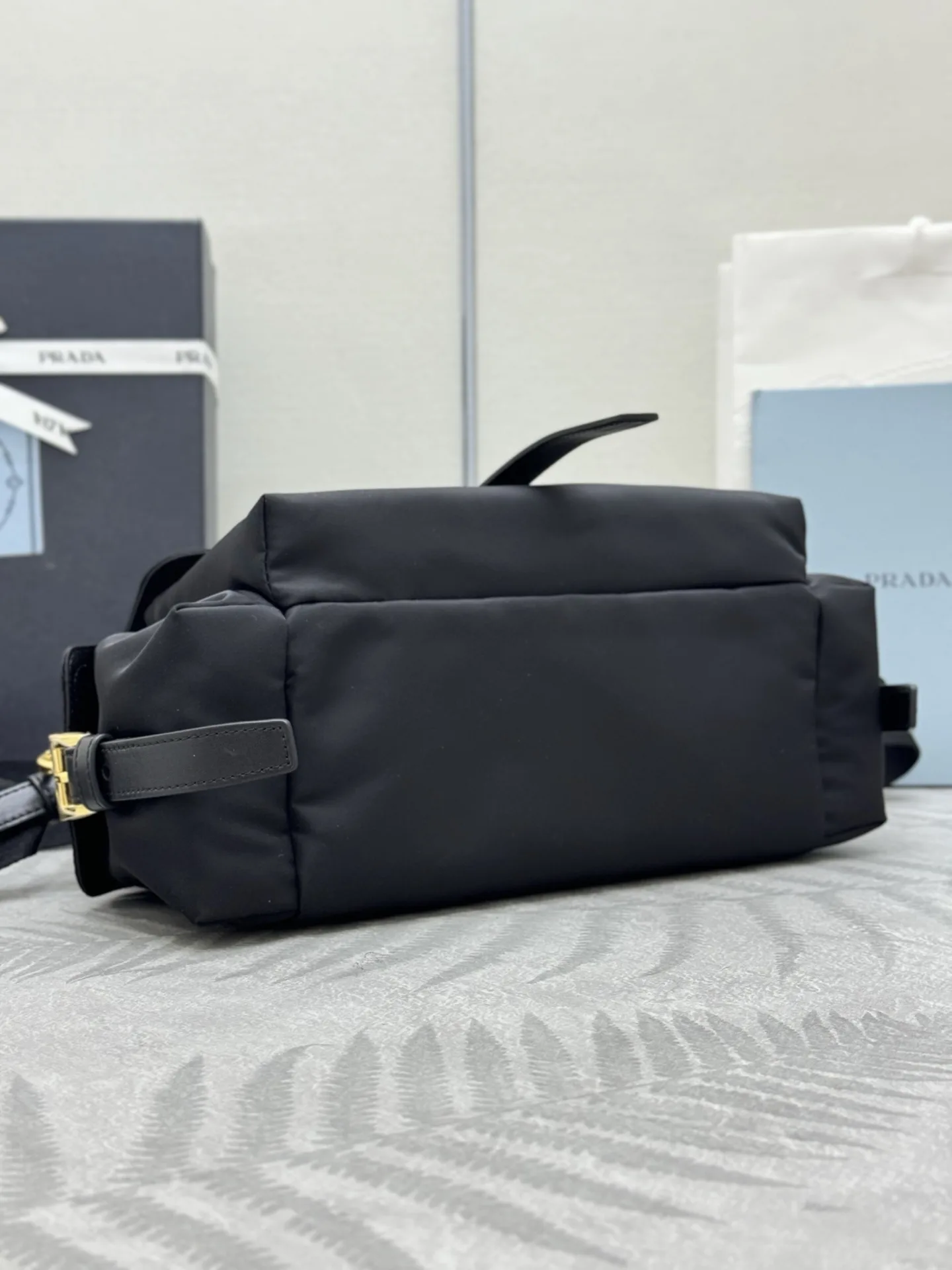 Re-Nylon Medium Messenger Bag D78011331 — view 7