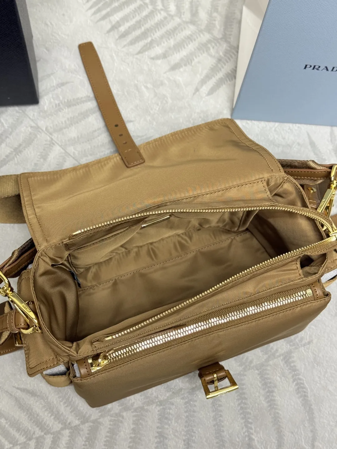 Re-Nylon Medium Messenger Bag D78011332 — view 8