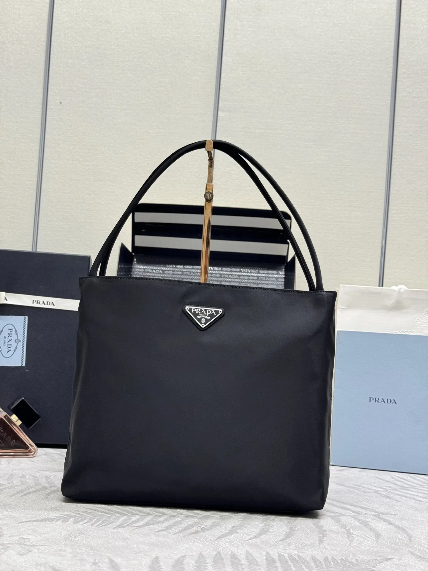 Nylon Medium Tote Bag D54011341