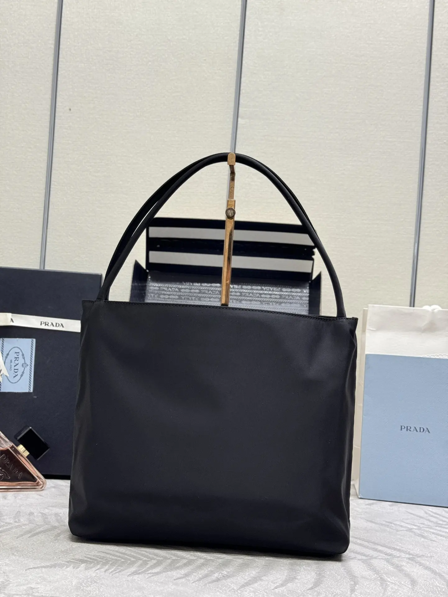 Nylon Medium Tote Bag D54011341 — view 2