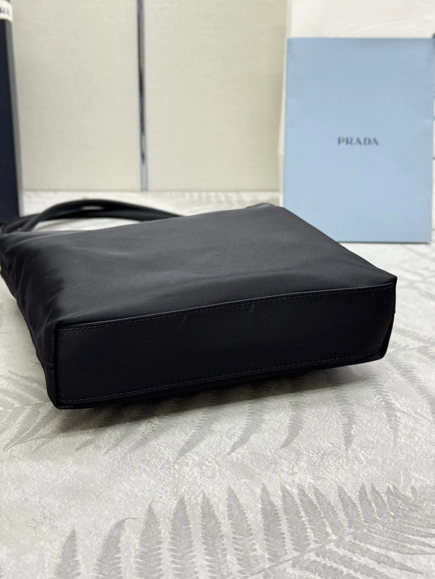 Small Nylon Tote Bag D53011342 — view 3
