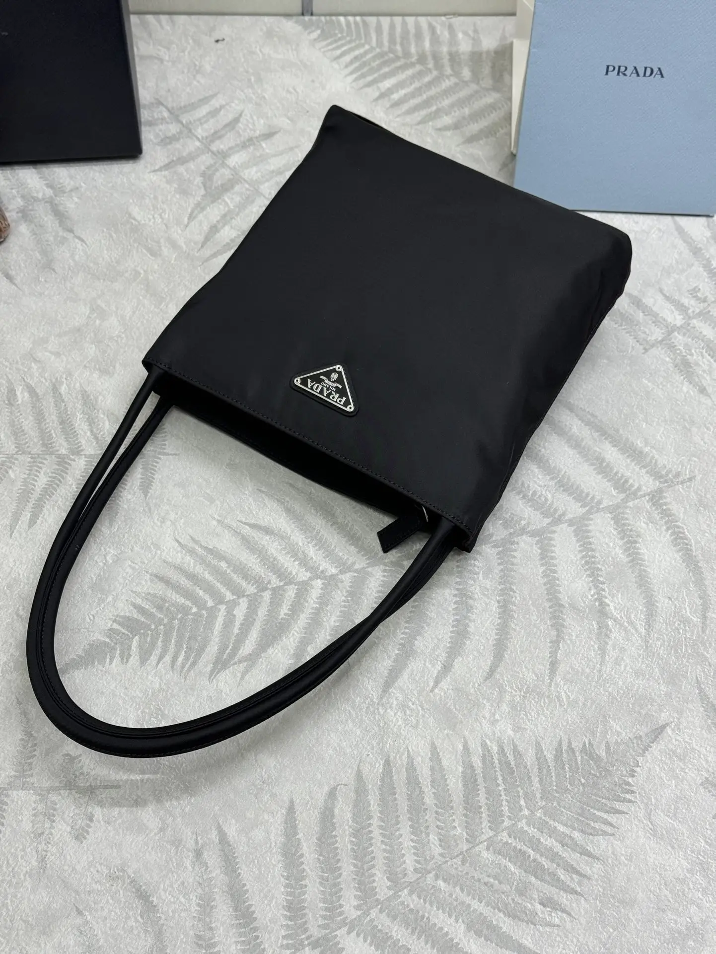 Small Nylon Tote Bag D53011342 — view 4