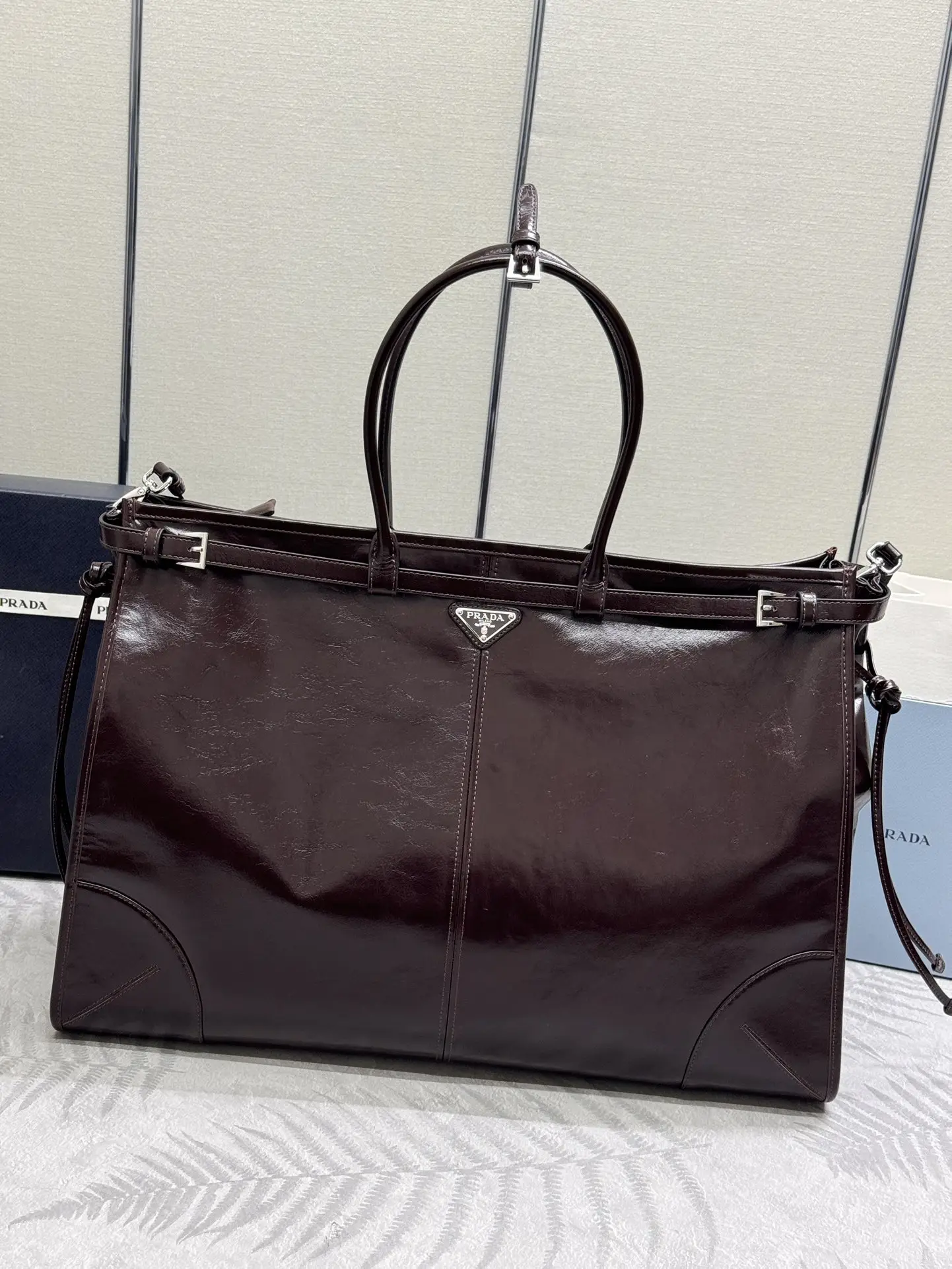 Men's Lux Soft Oiled Leather Tote Bag D136011347