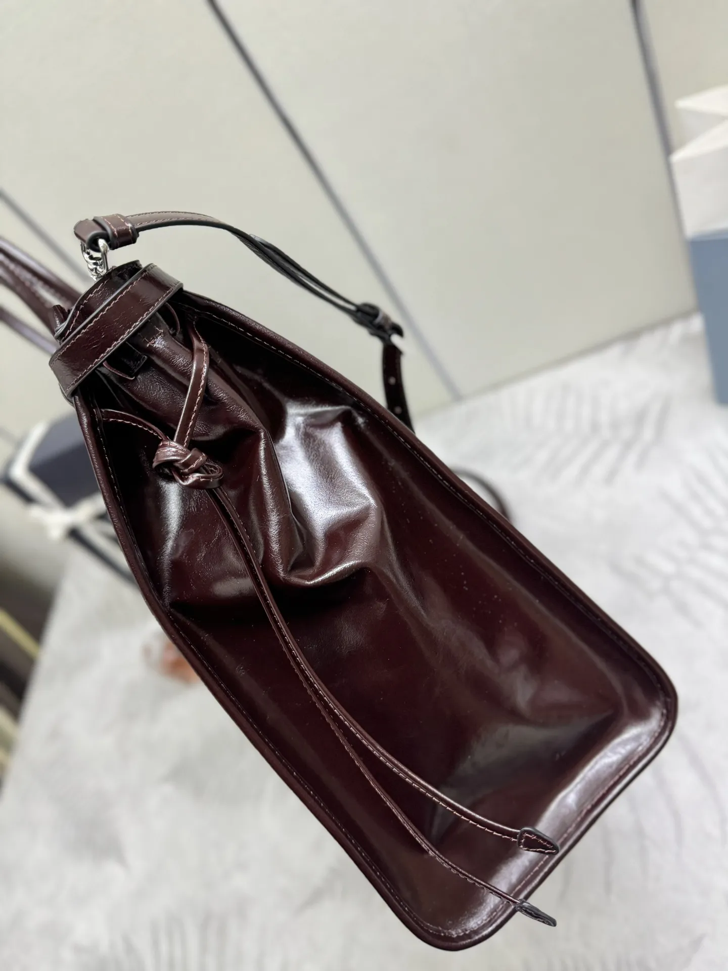 Men's Lux Soft Oiled Leather Tote Bag D136011347 — view 6