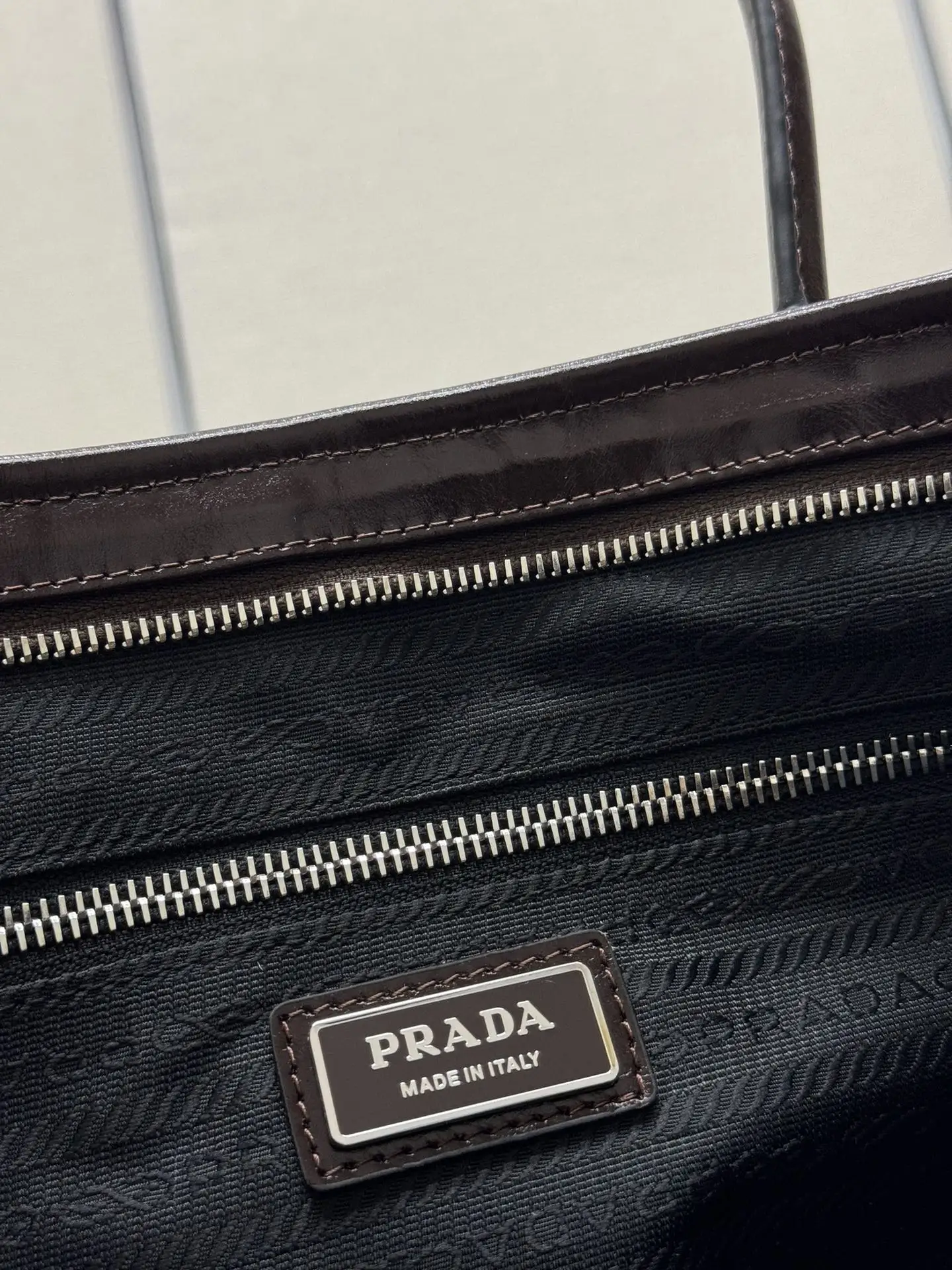 Men's Lux Soft Oiled Leather Tote Bag D136011347 — view 9