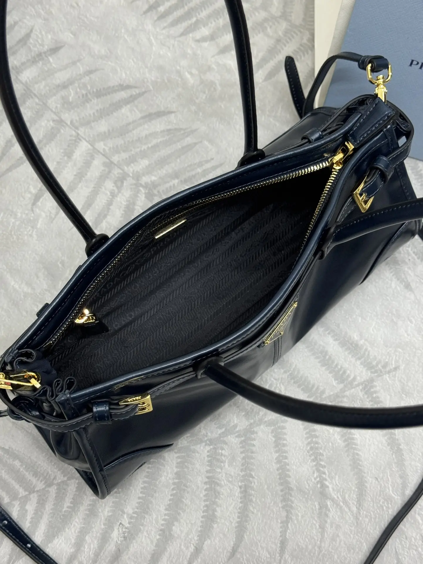 Soft Lux Oiled Leather Top-Handle Bag D105011357 — view 8