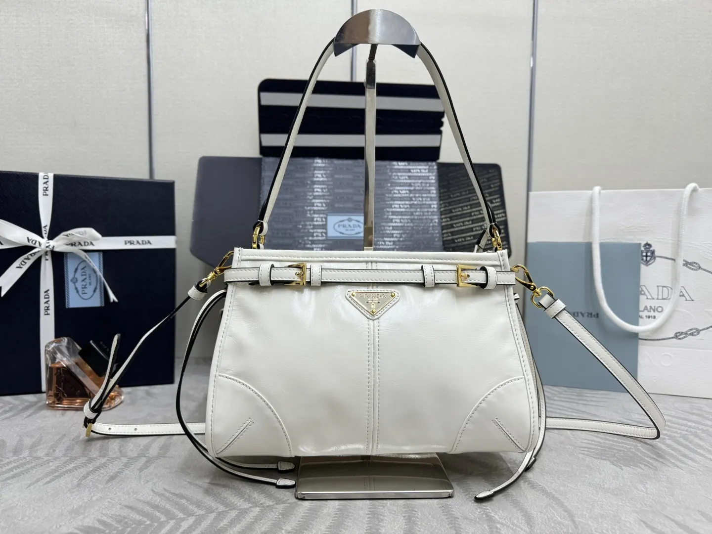 Bonnie Oiled Wax Leather Shoulder Bag D99011364