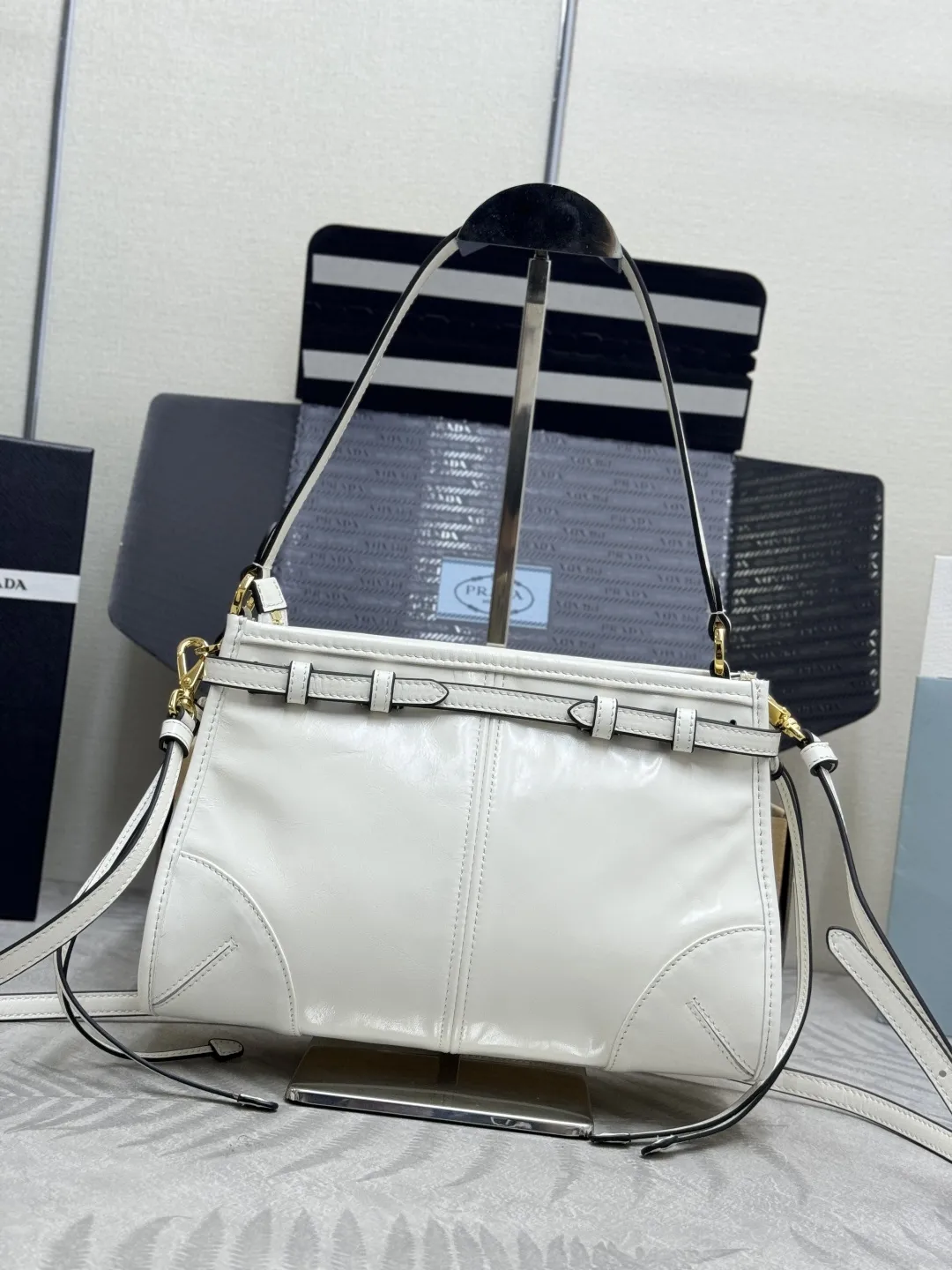 Bonnie Oiled Wax Leather Shoulder Bag D99011364 — view 2