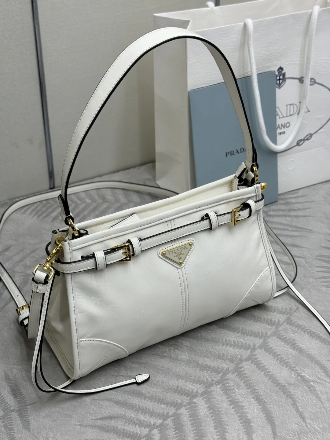 Bonnie Oiled Wax Leather Shoulder Bag D99011364 — view 3