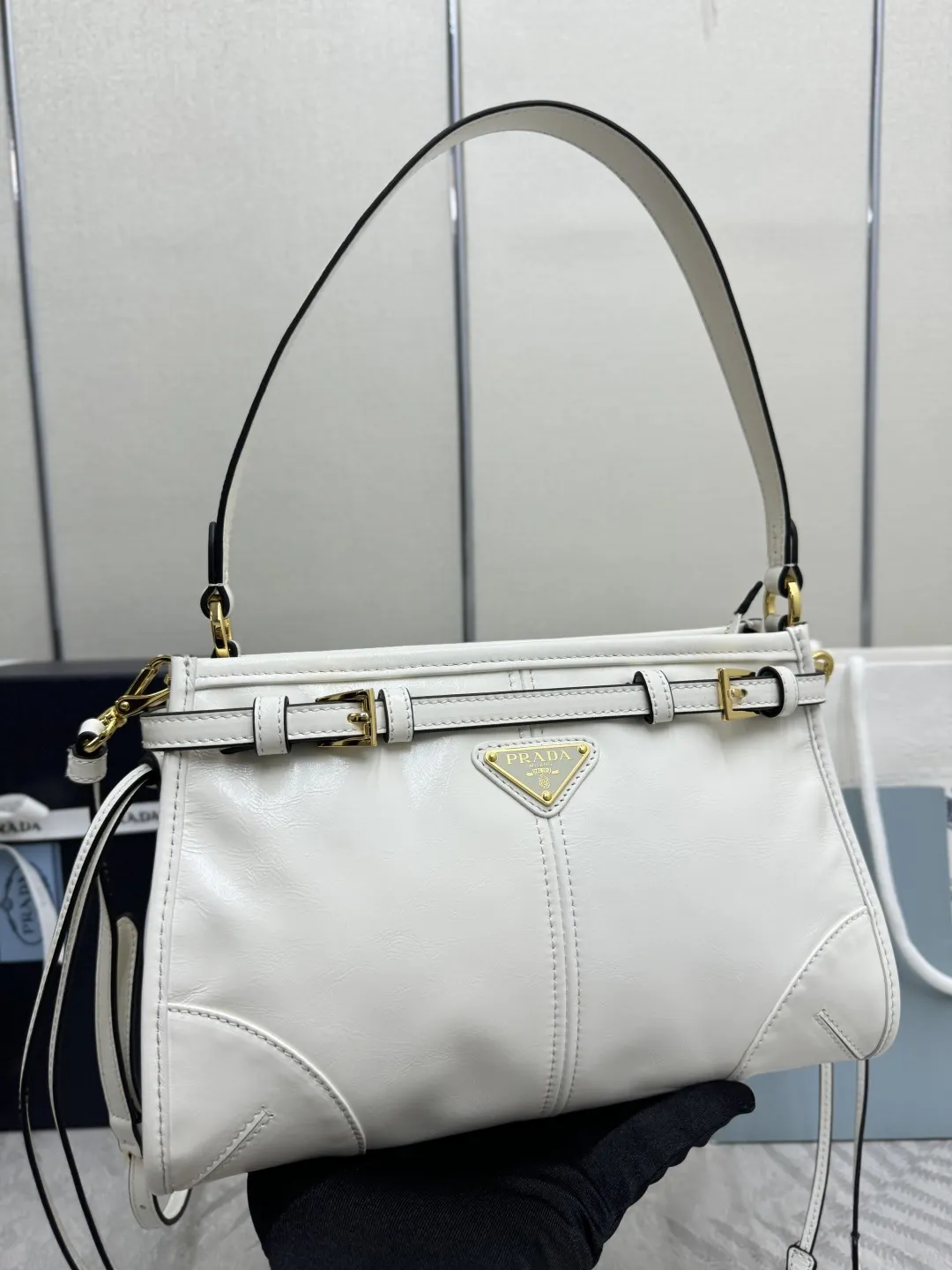 Bonnie Oiled Wax Leather Shoulder Bag D99011364 — view 5