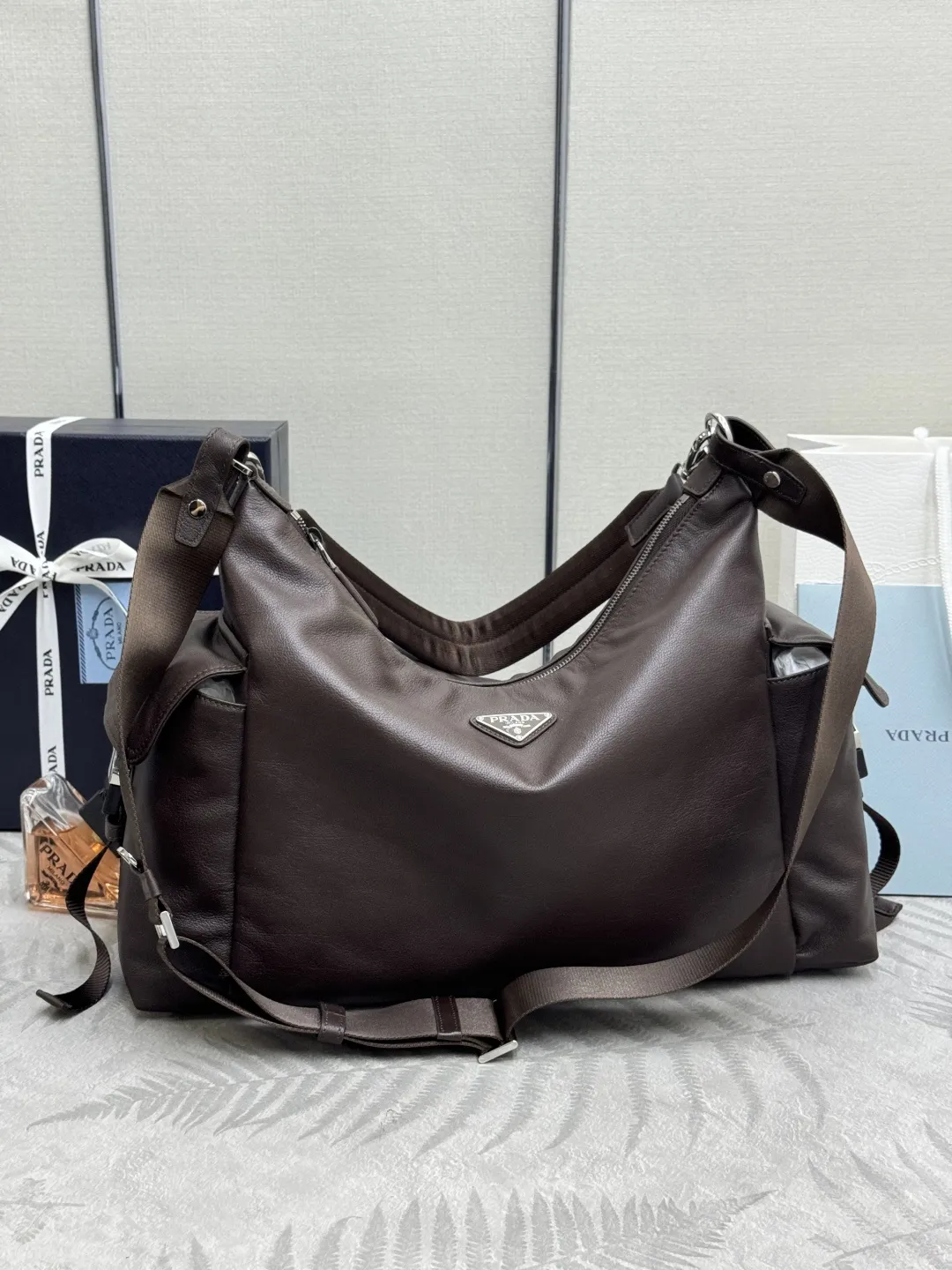 Explore Hobo Bag in Calf Leather D116011365 — view 3