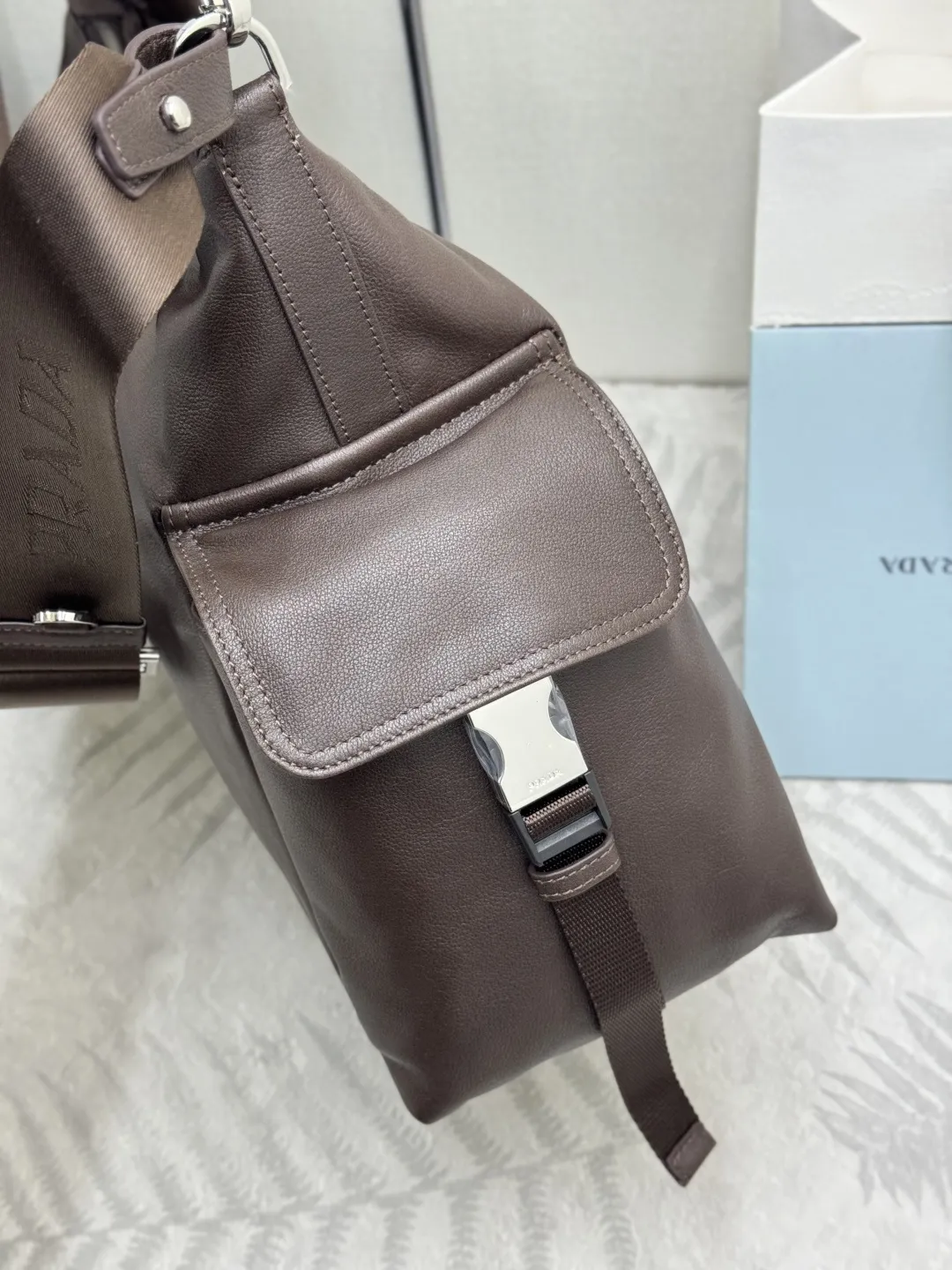 Explore Hobo Bag in Calf Leather D116011365 — view 5