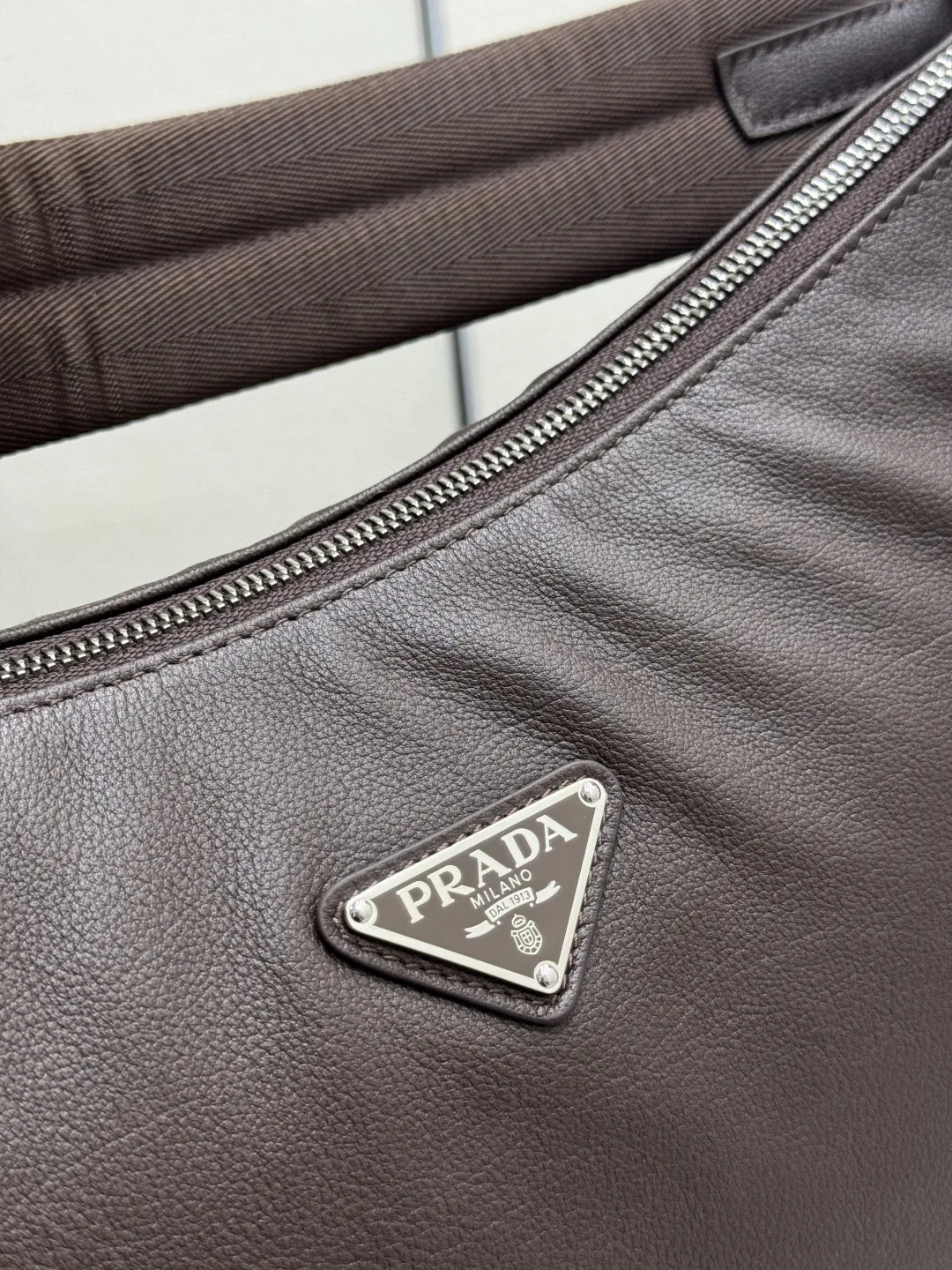 Explore Hobo Bag in Calf Leather D116011365 — view 7