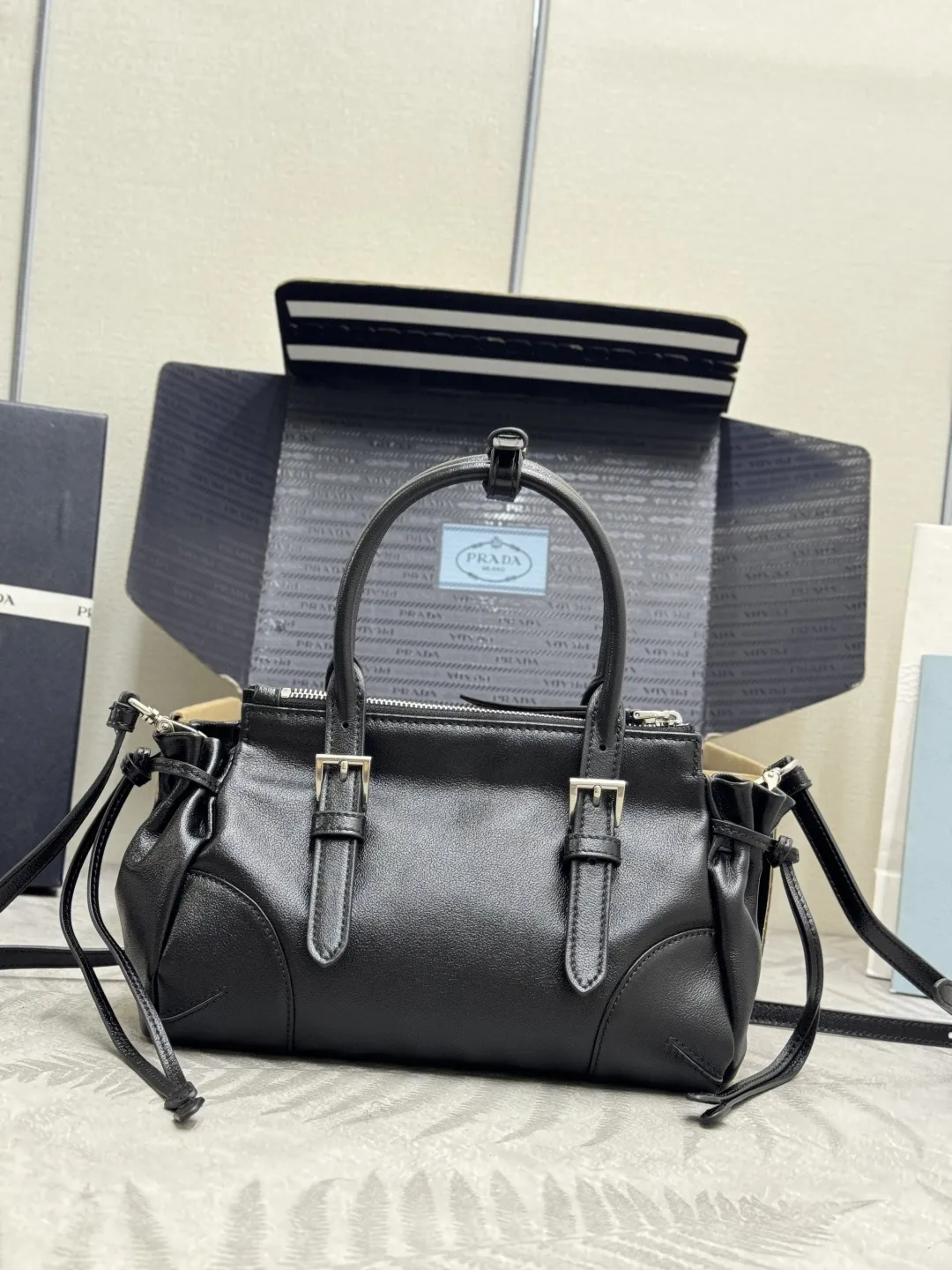 Small Vintage Leather Tote Bag 1BA499 D101011371 — view 2