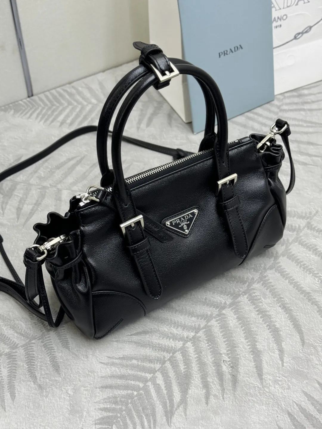Small Vintage Leather Tote Bag 1BA499 D101011371 — view 3