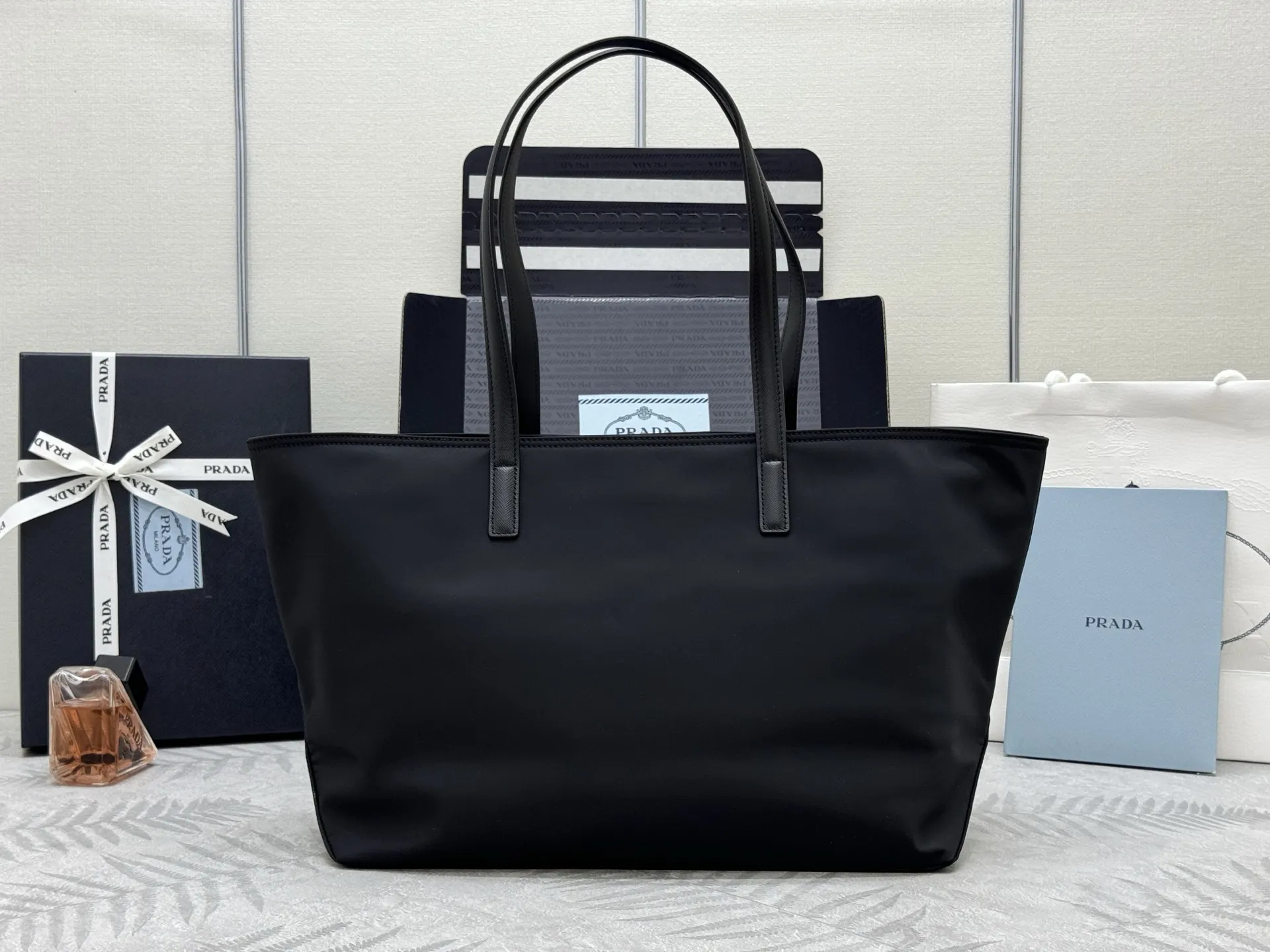 Re-Edition Nylon Tote Bag D67011373 — view 3