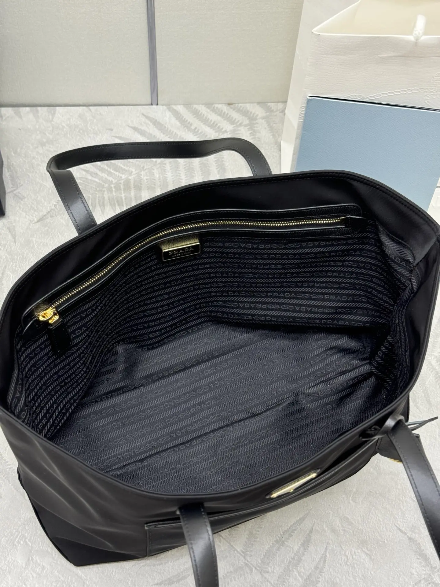 Re-Edition Nylon Tote Bag D67011373 — view 8