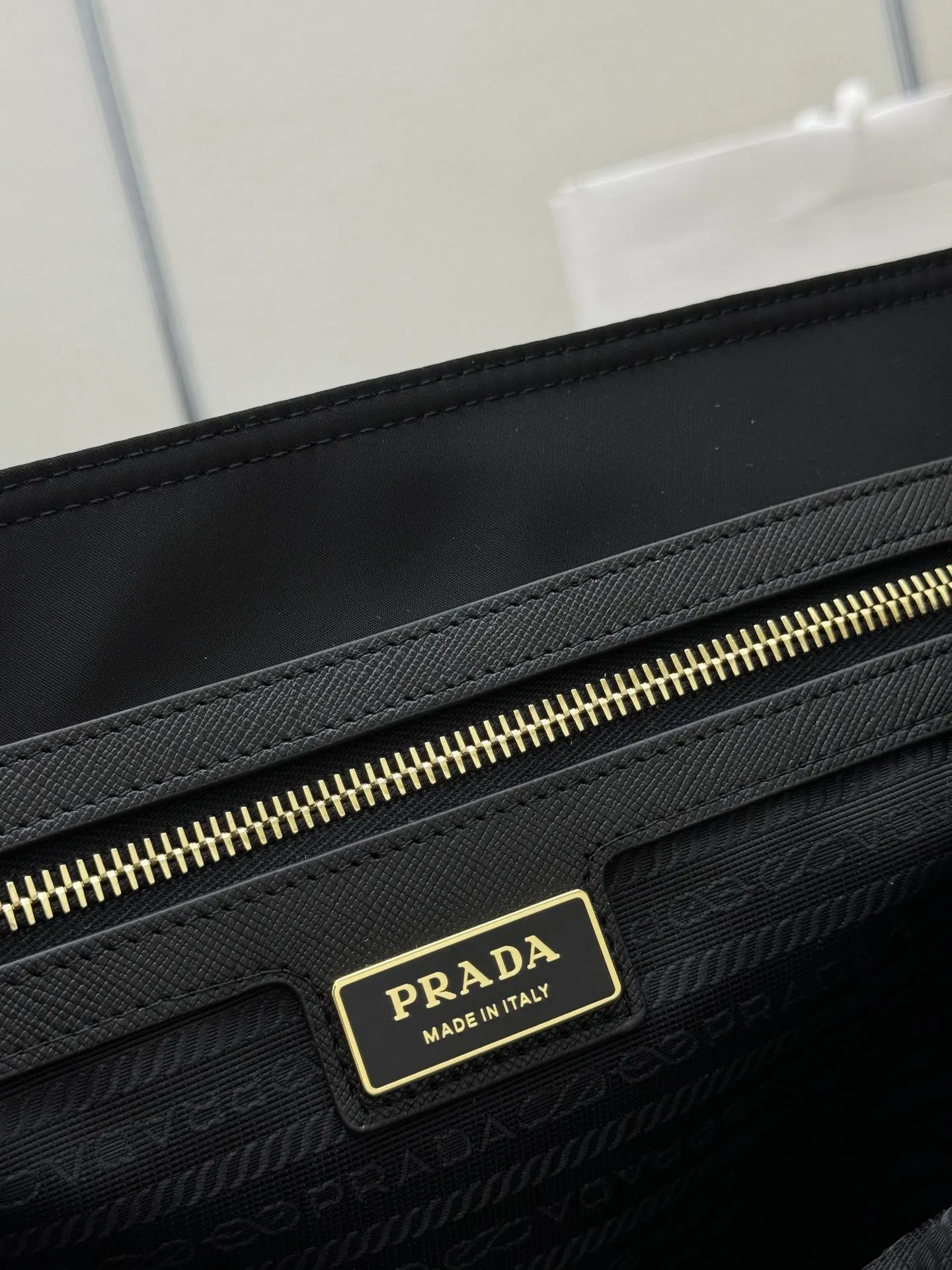 Re-Edition Nylon Tote Bag D67011373 — view 9
