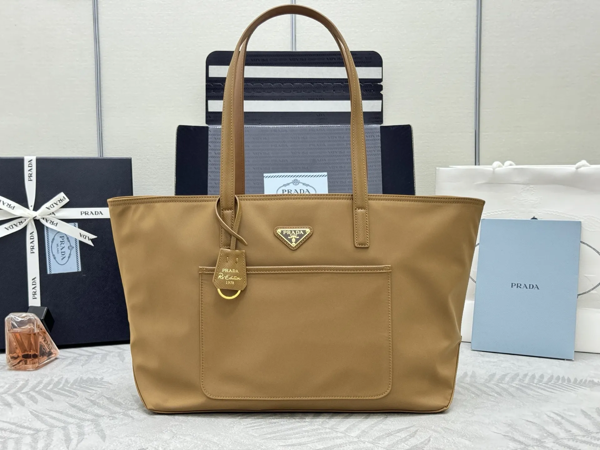 Prada Re-Edition Nylon Tote Bag D67011374