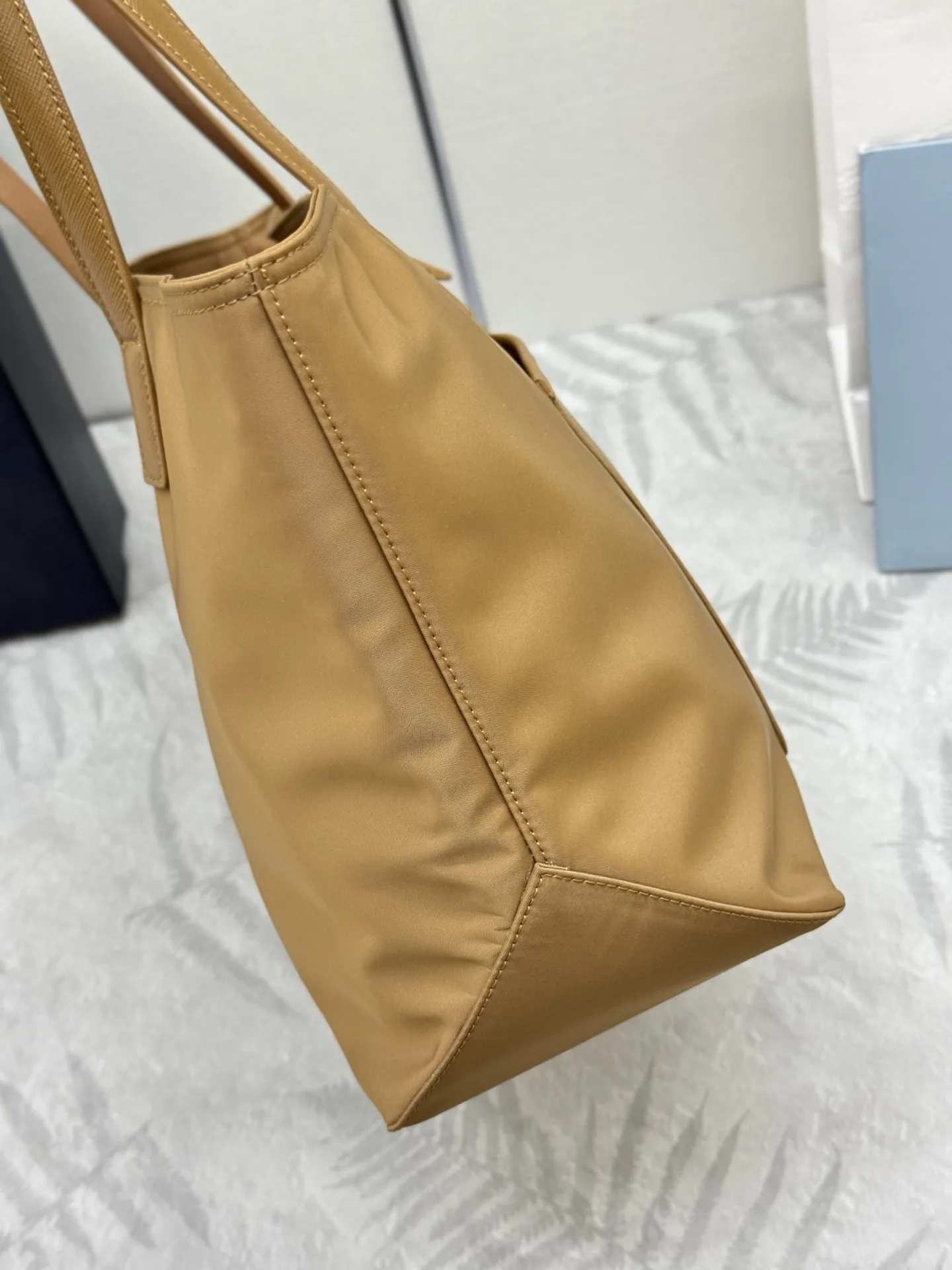 Prada Re-Edition Nylon Tote Bag D67011374 — view 4