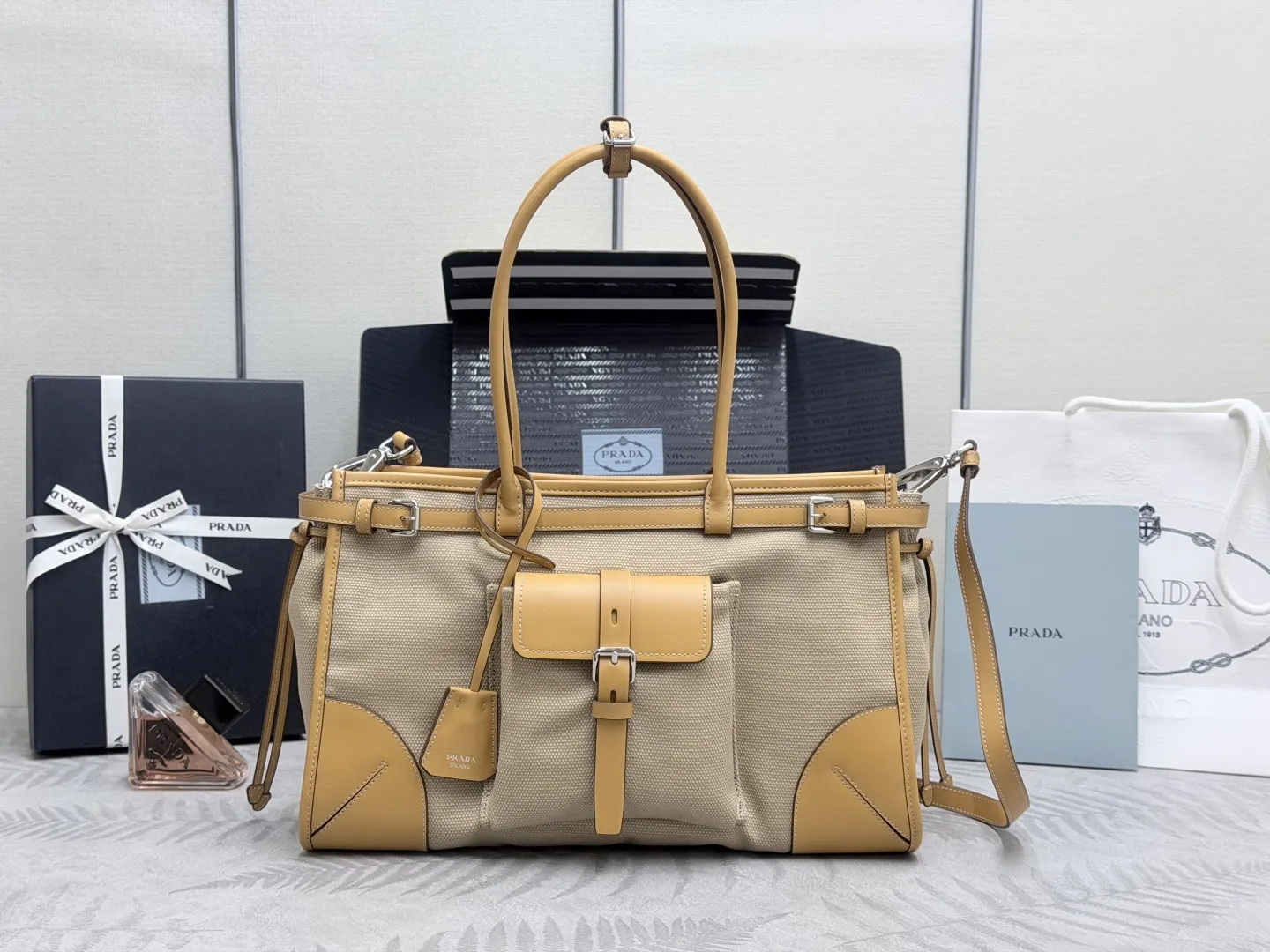 Soft Lux Linen and Leather Tote Bag D106011004