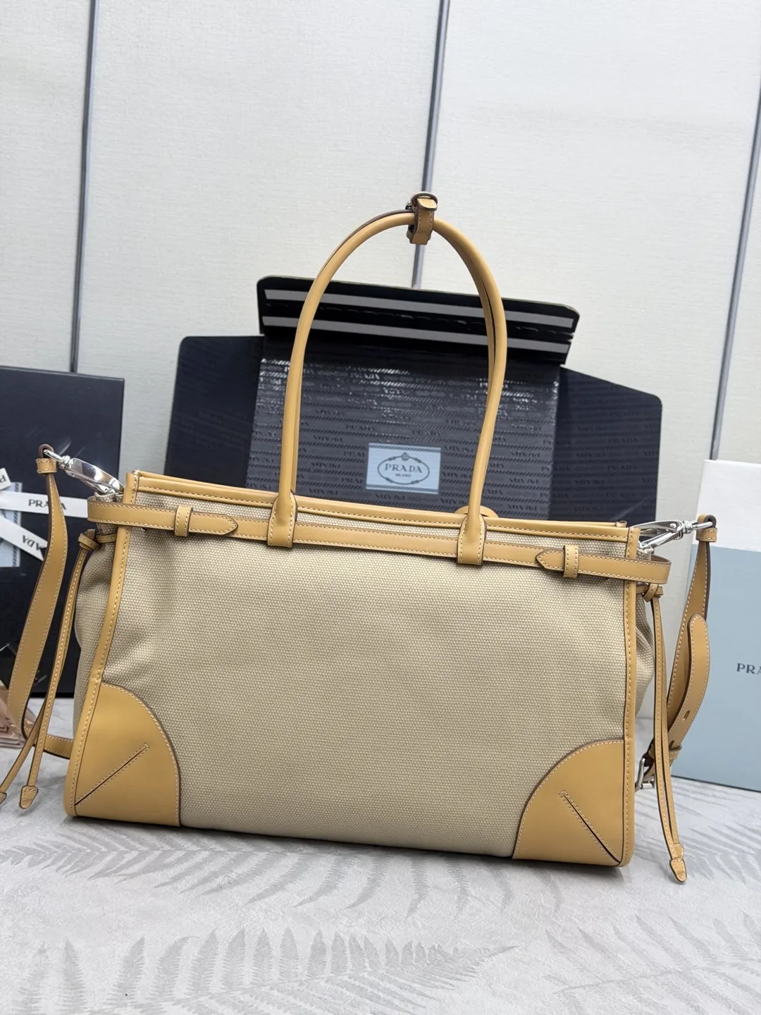 Soft Lux Linen and Leather Tote Bag D106011004 — view 2