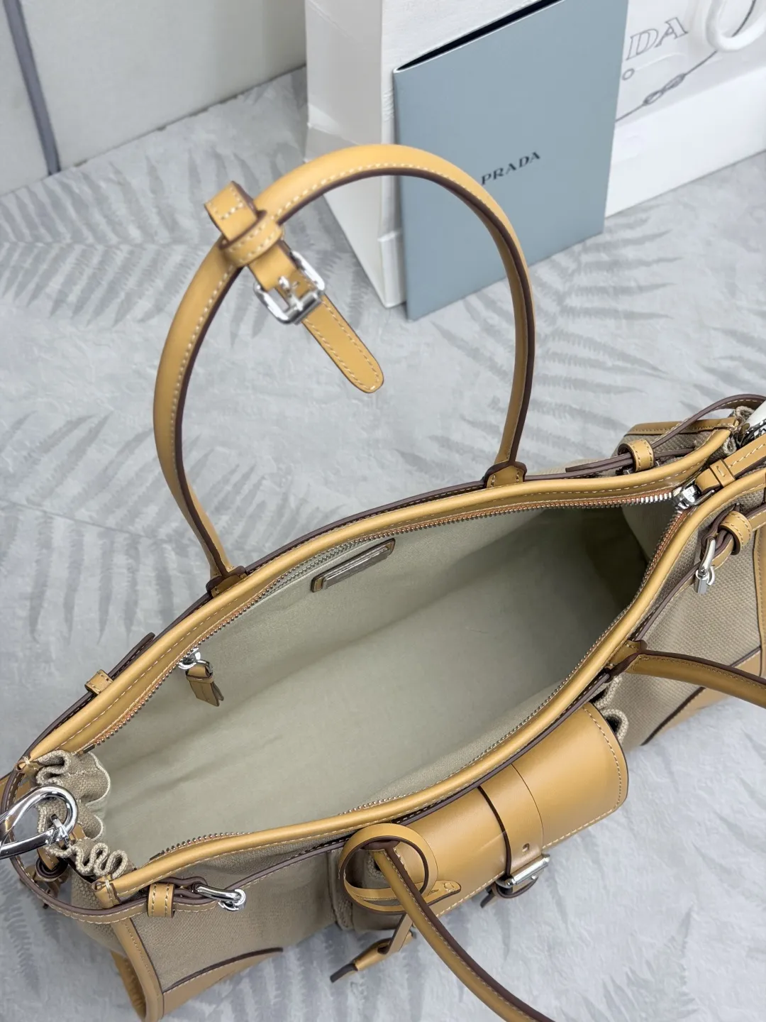 Soft Lux Linen and Leather Tote Bag D106011004 — view 9