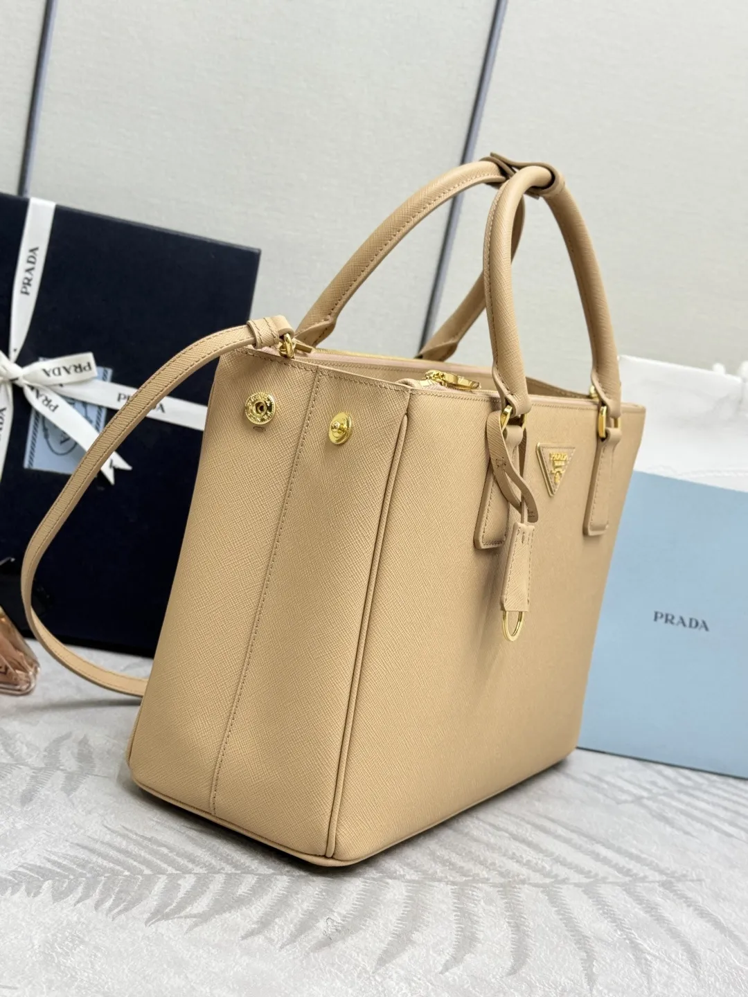 Saffiano Leather Double Handle Tote Bag D104011380 — view 4