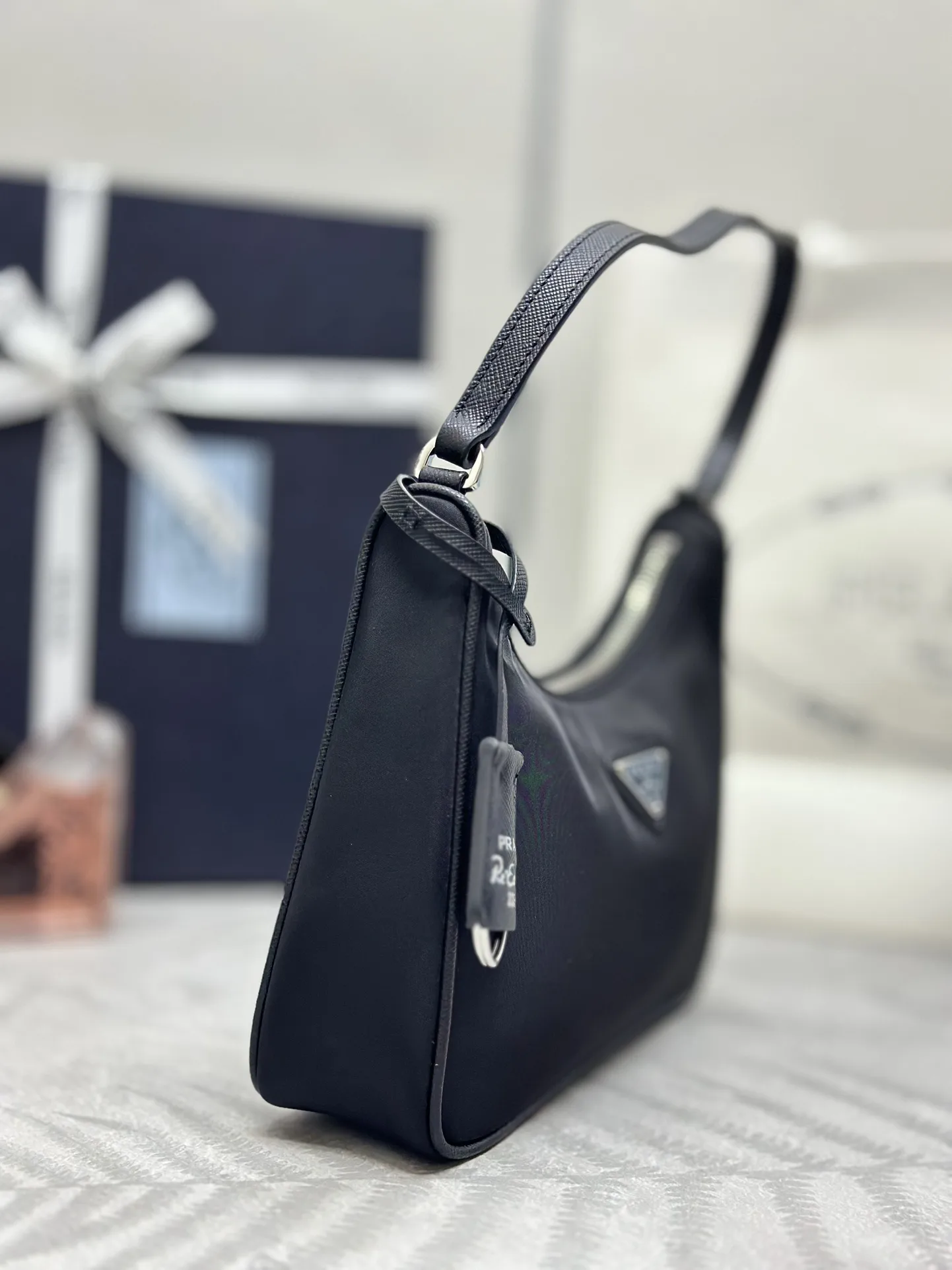 Prada Re-Edition 2005 Nylon Shoulder Bag D57011394 — view 3