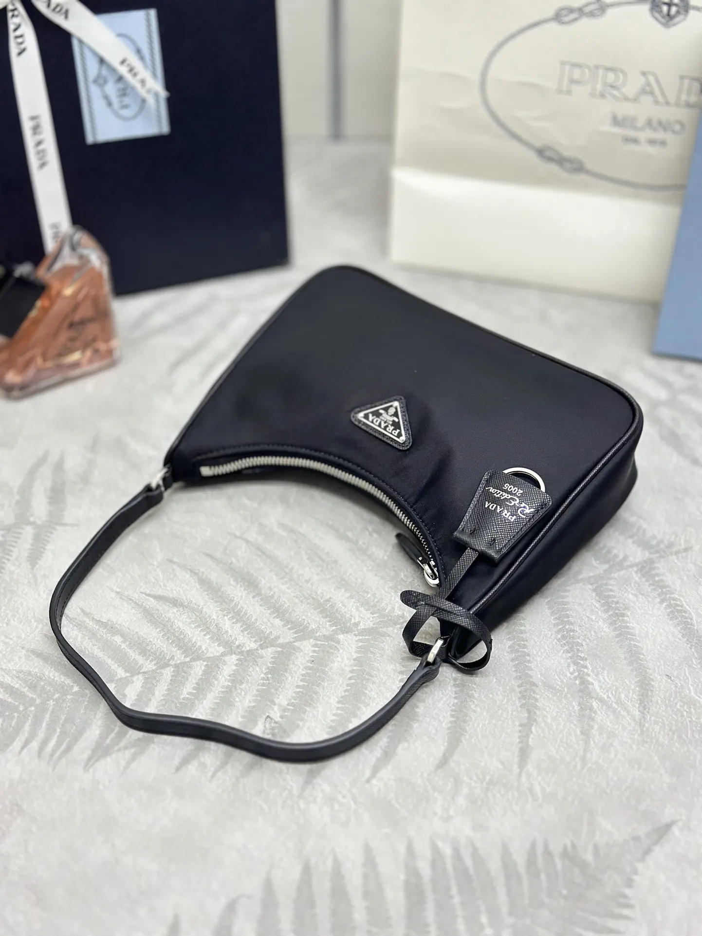 Prada Re-Edition 2005 Nylon Shoulder Bag D57011394 — view 4