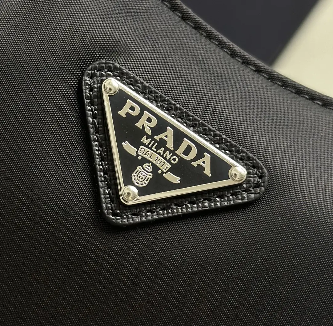 Prada Re-Edition 2005 Nylon Shoulder Bag D57011394 — view 7