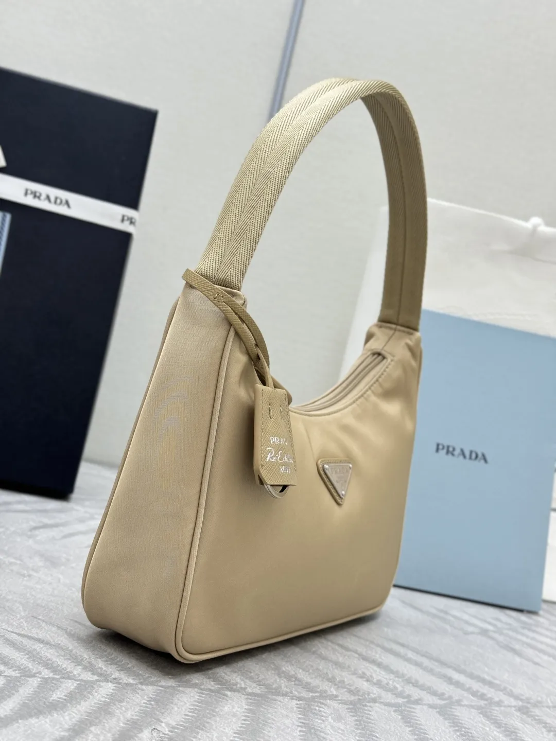 Re-Edition 2000 Nylon Shoulder Bag D54011395 — view 3