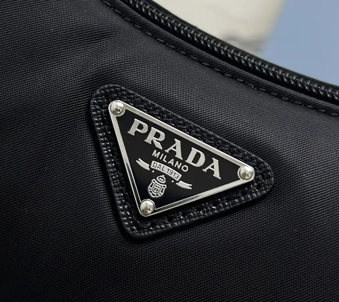 Prada Re-Edition 2000 Nylon Shoulder Bag D54011396 — view 7