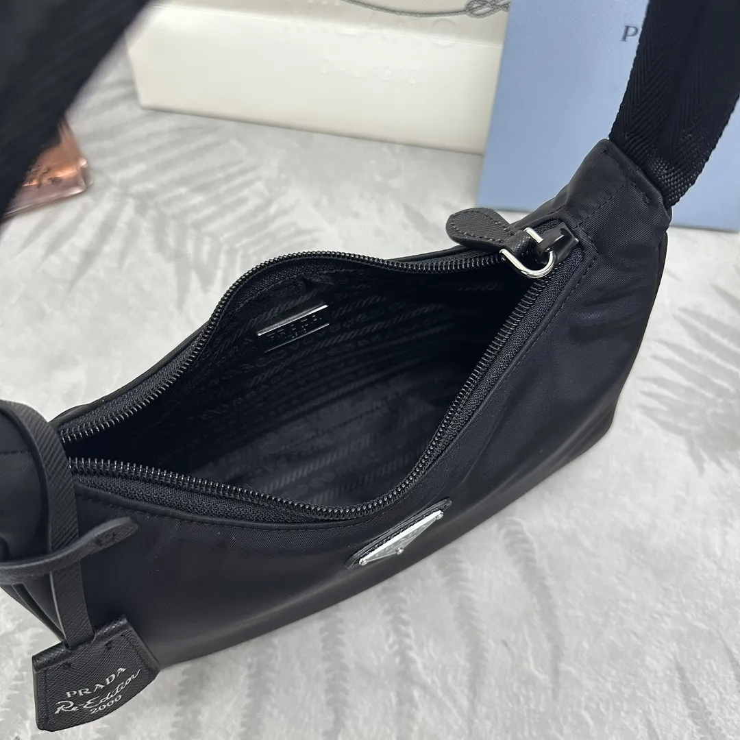 Prada Re-Edition 2000 Nylon Shoulder Bag D54011396 — view 8
