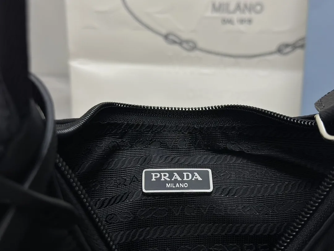 Prada Re-Edition 2000 Nylon Shoulder Bag D54011396 — view 9