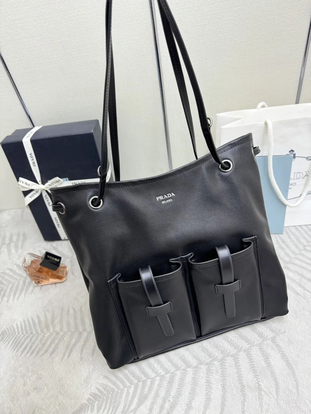 Leather Tote Bag with Drawstring Closure D104011399 — view 3